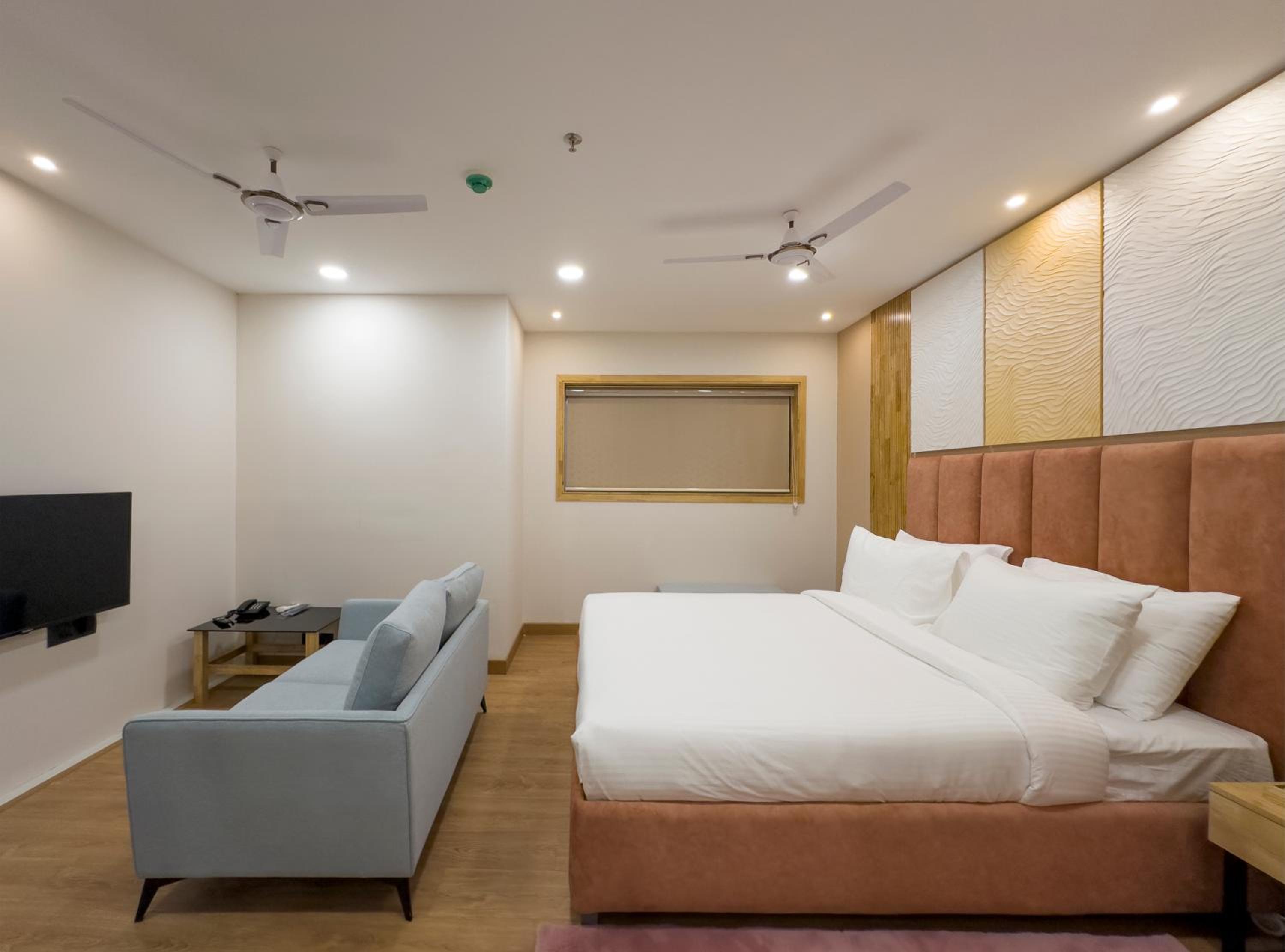 Deluxe Room - Photo 4