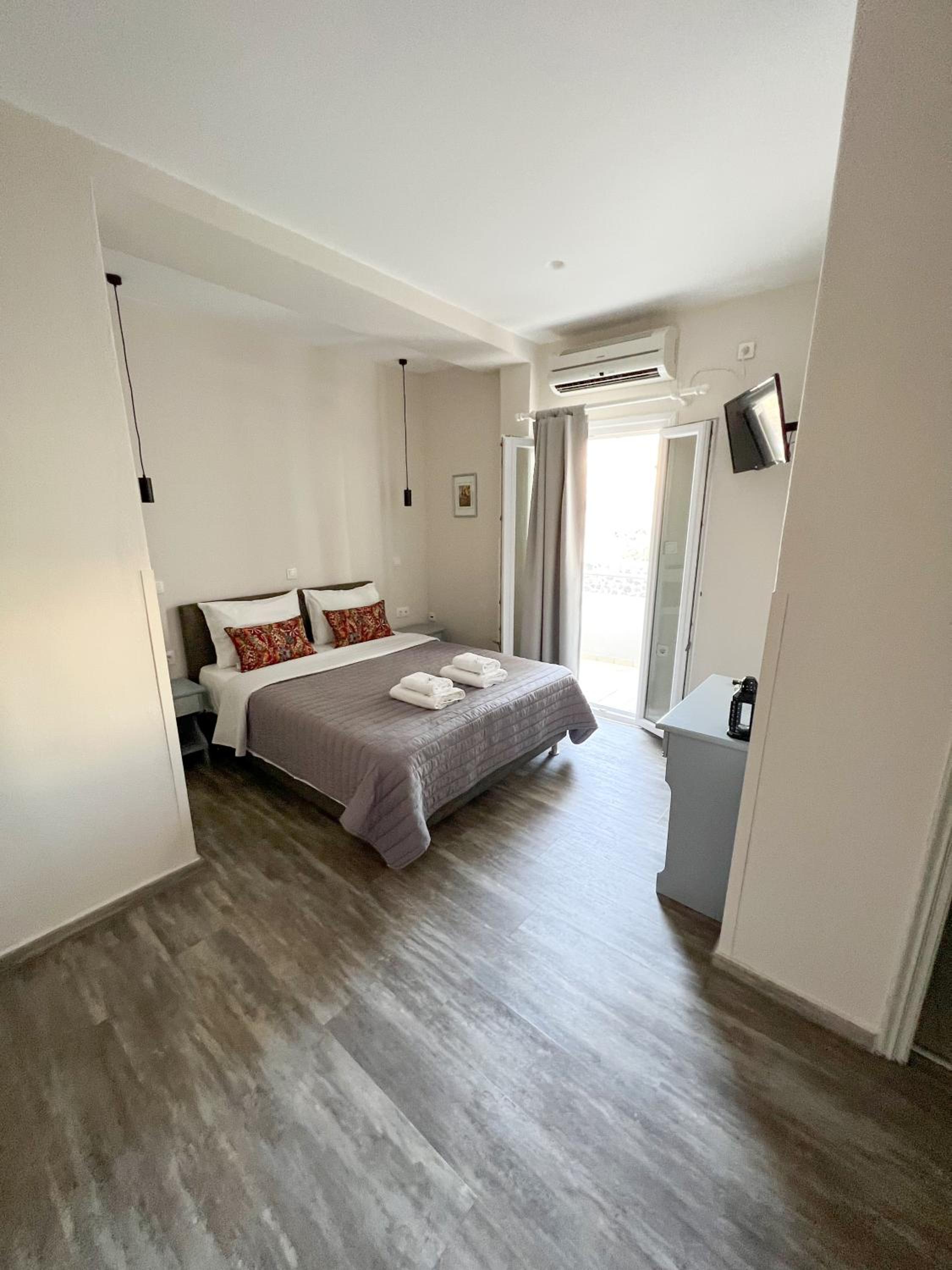 Double Room - Photo 17