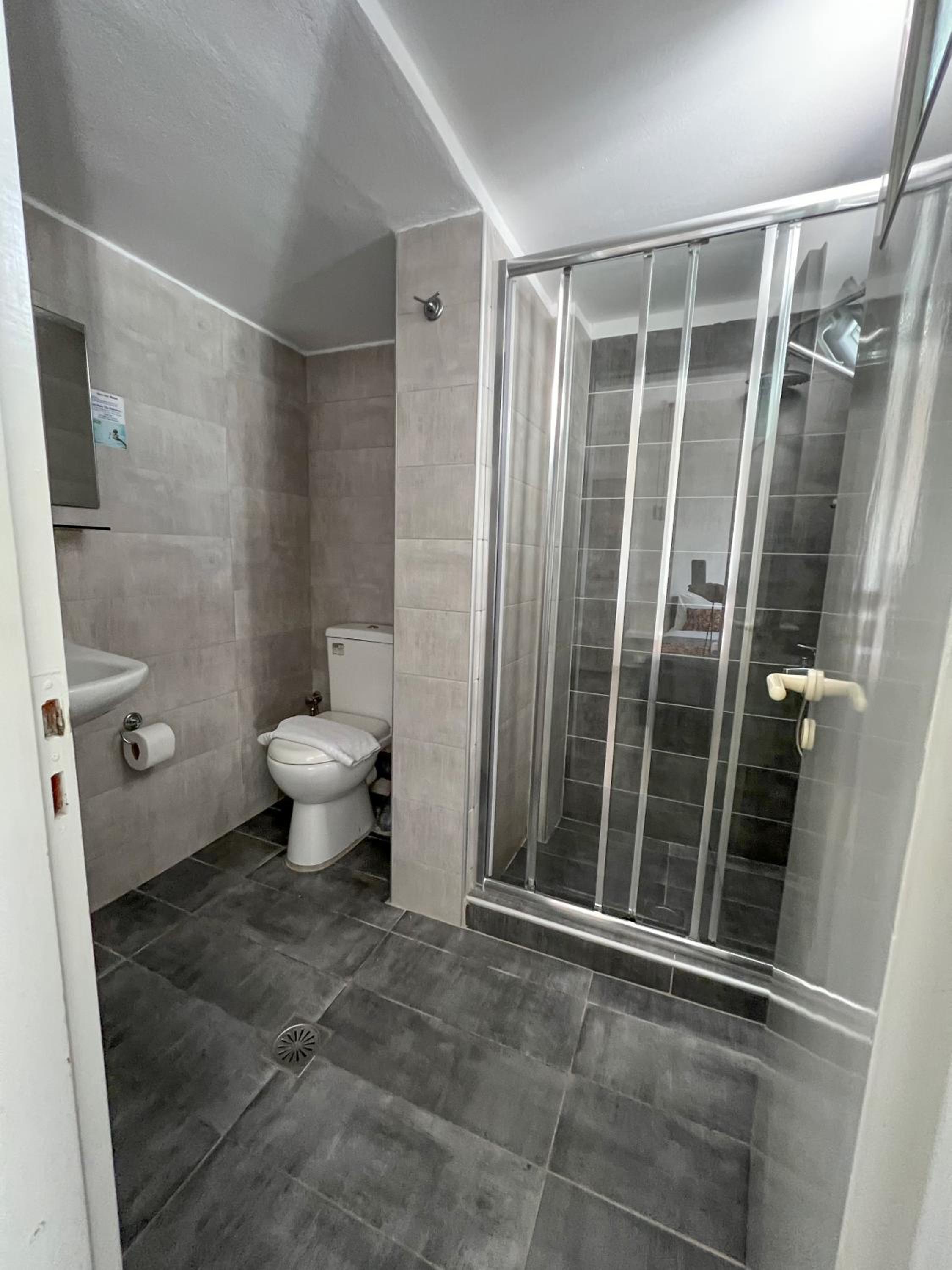 Double Room - Photo 9