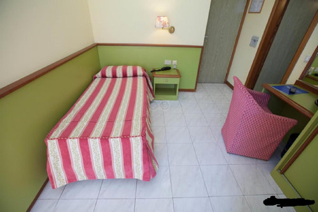 Single Room photo 1