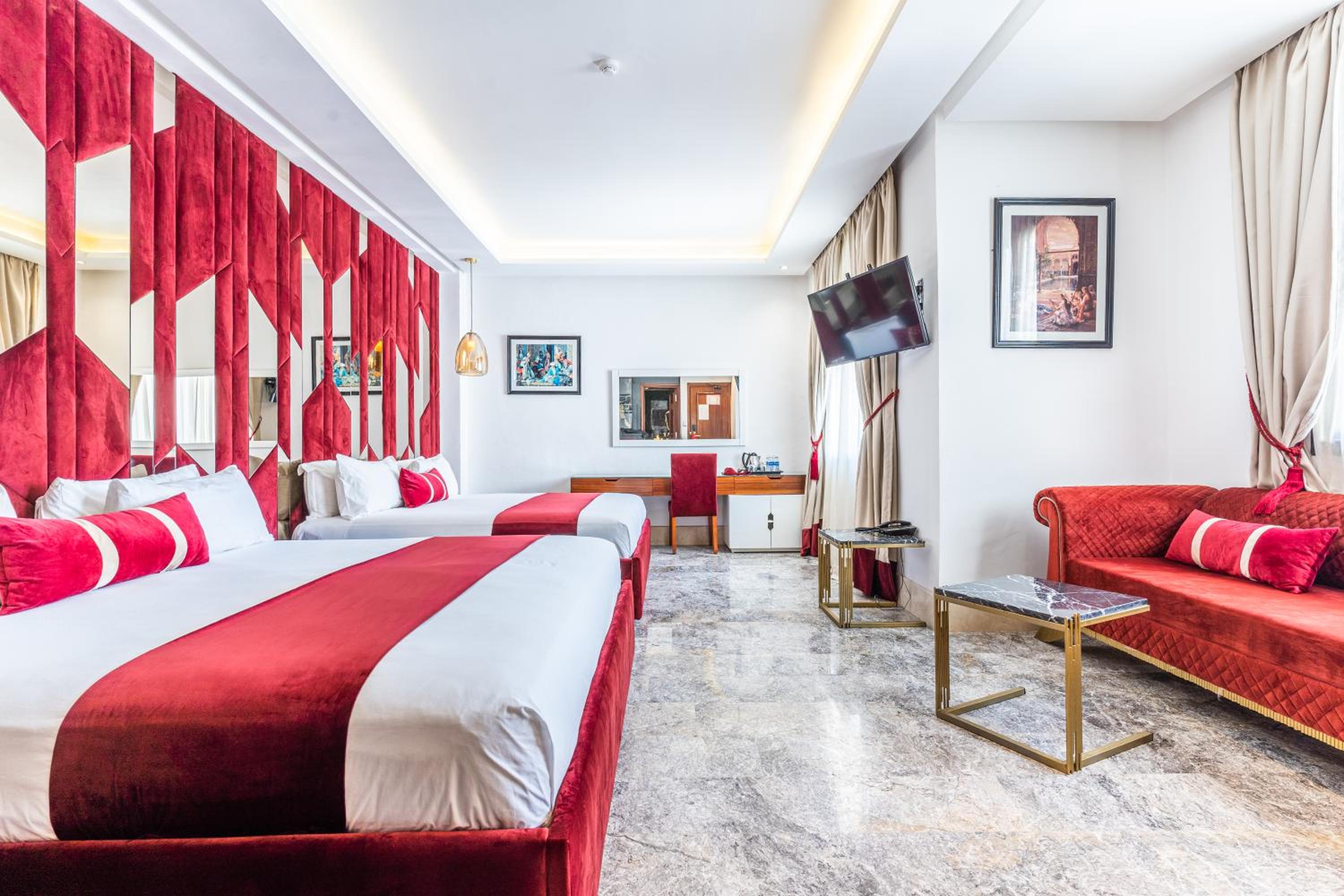 Deluxe Family Suite - Photo 1