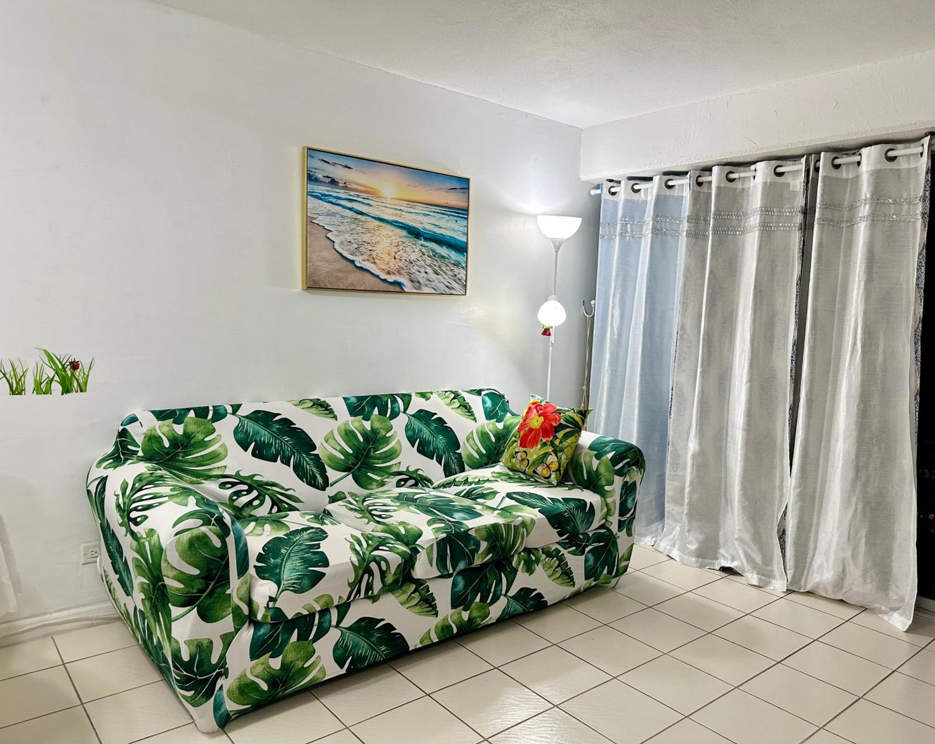 WAIKIKI 2 BEDROOMS, 1 BATH, FREE PARKING, SLEEP 6: Apartment with Pool View photo
