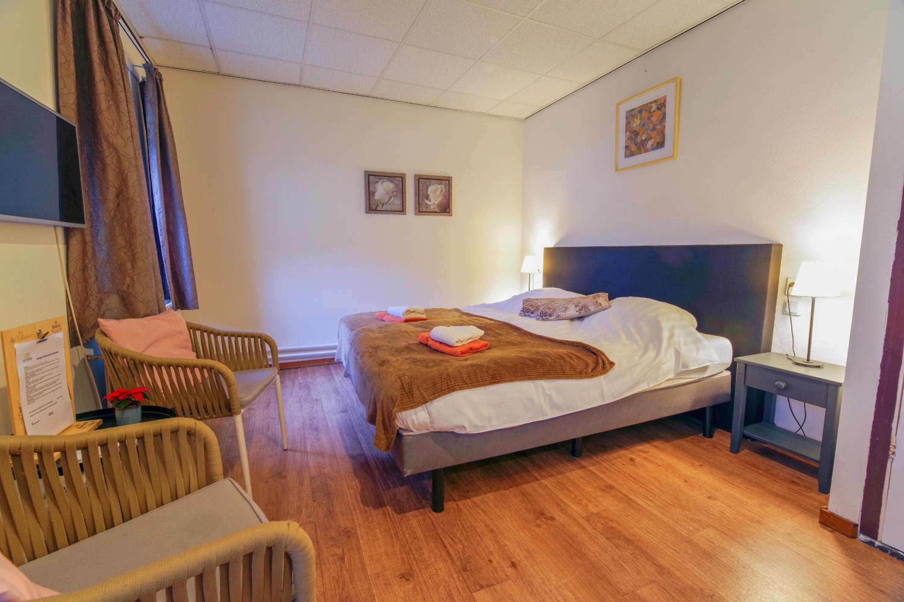 Double Room 6 - Photo 3