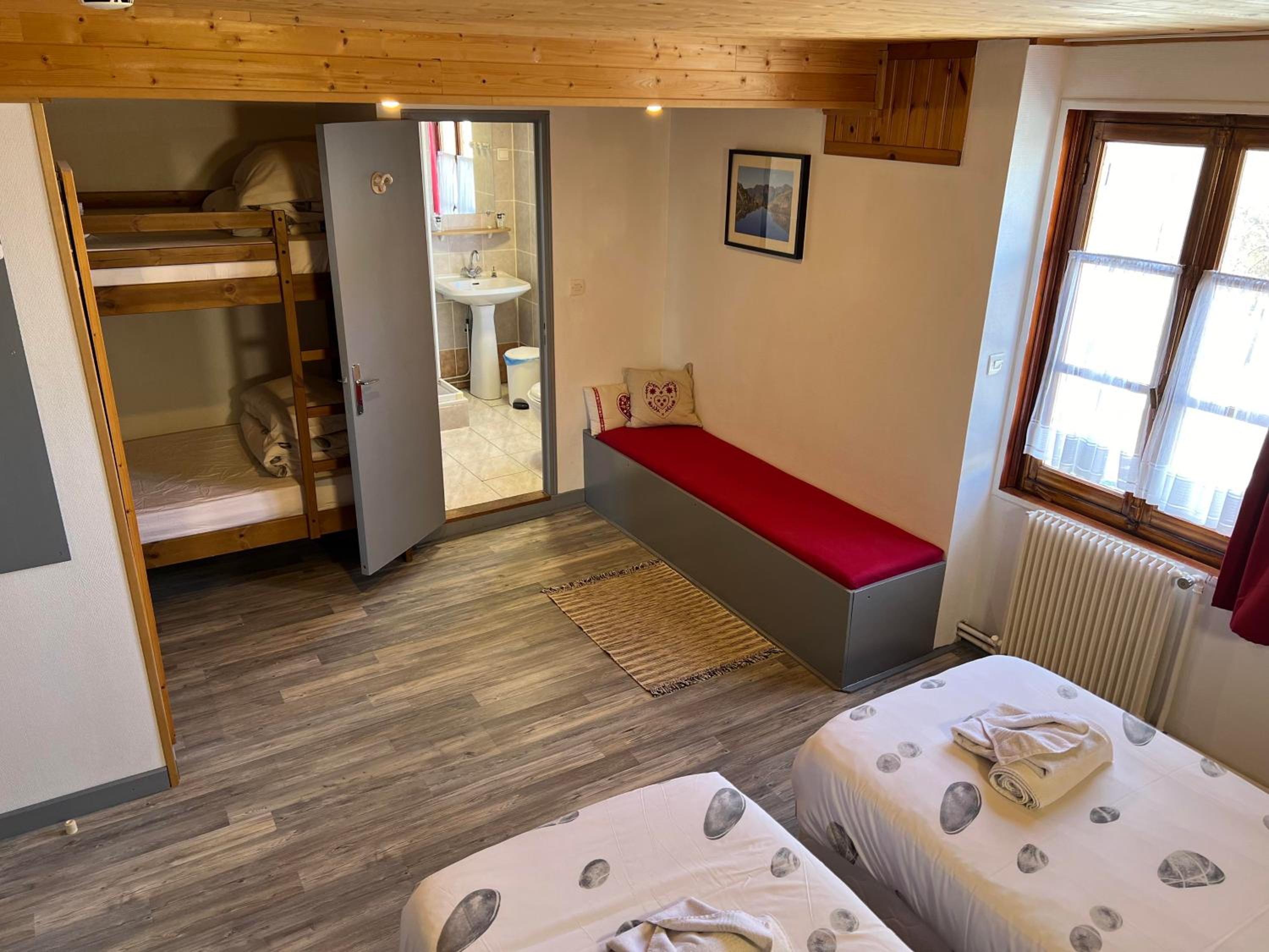 Quadruple Room (4 Adults) photo 1