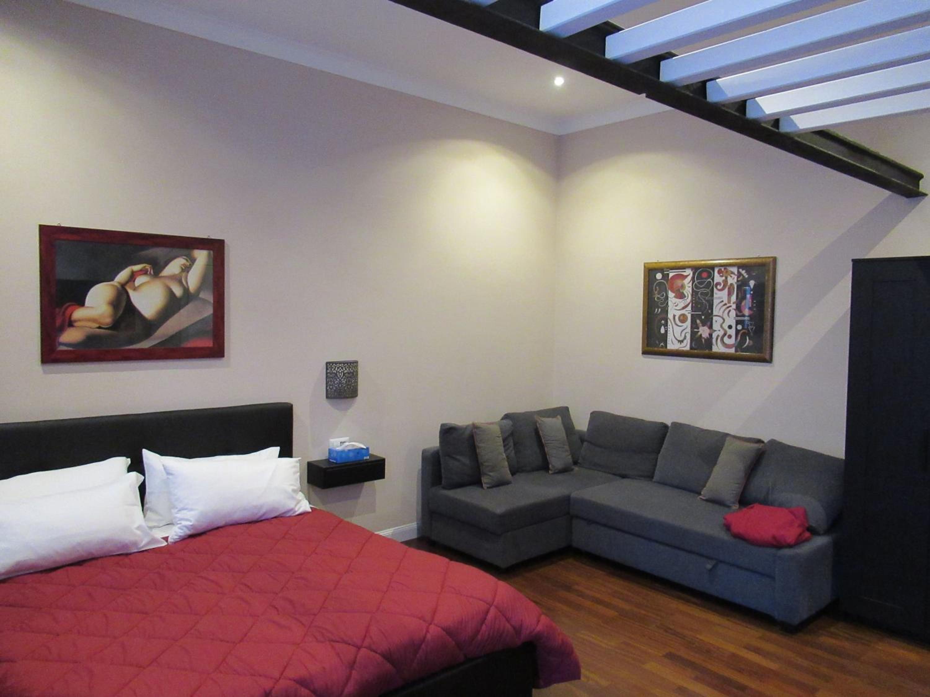 Quadruple Room with Private Bathroom photo 3