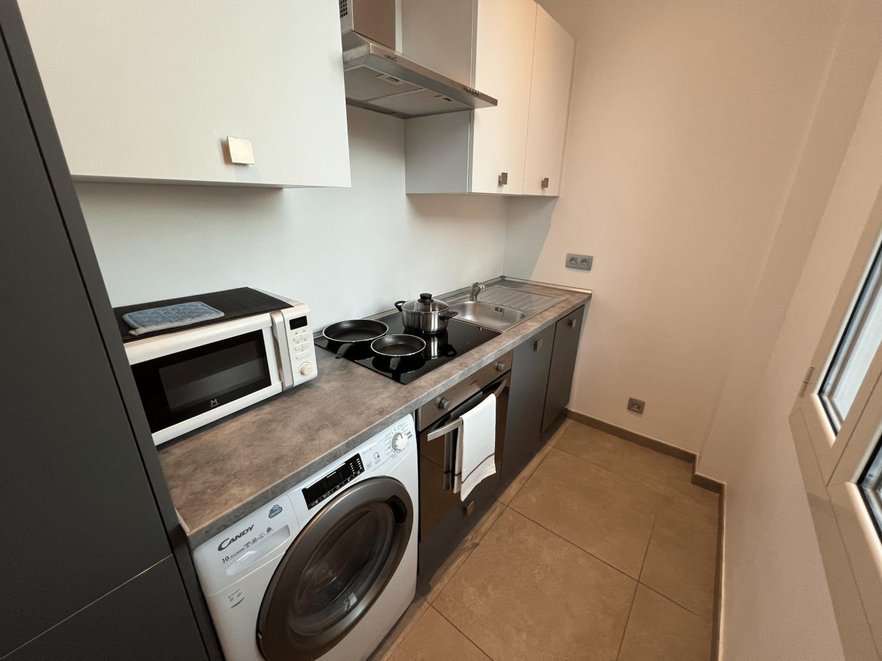 One-Bedroom Apartment - Photo 11
