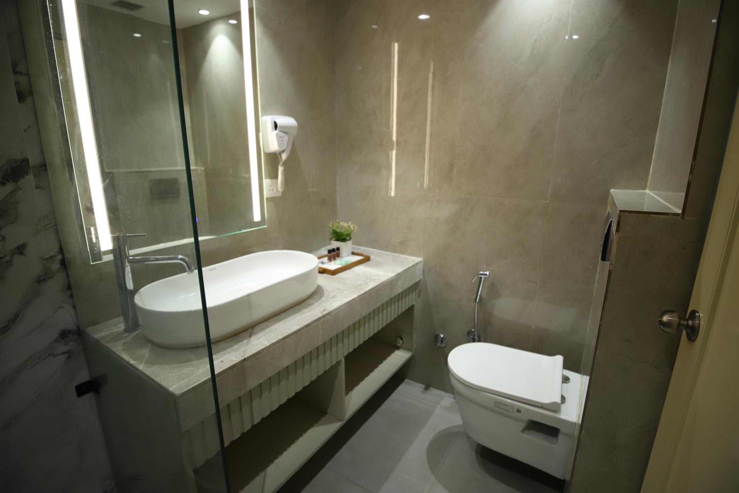 Premium Double or Twin Room - Photo 24