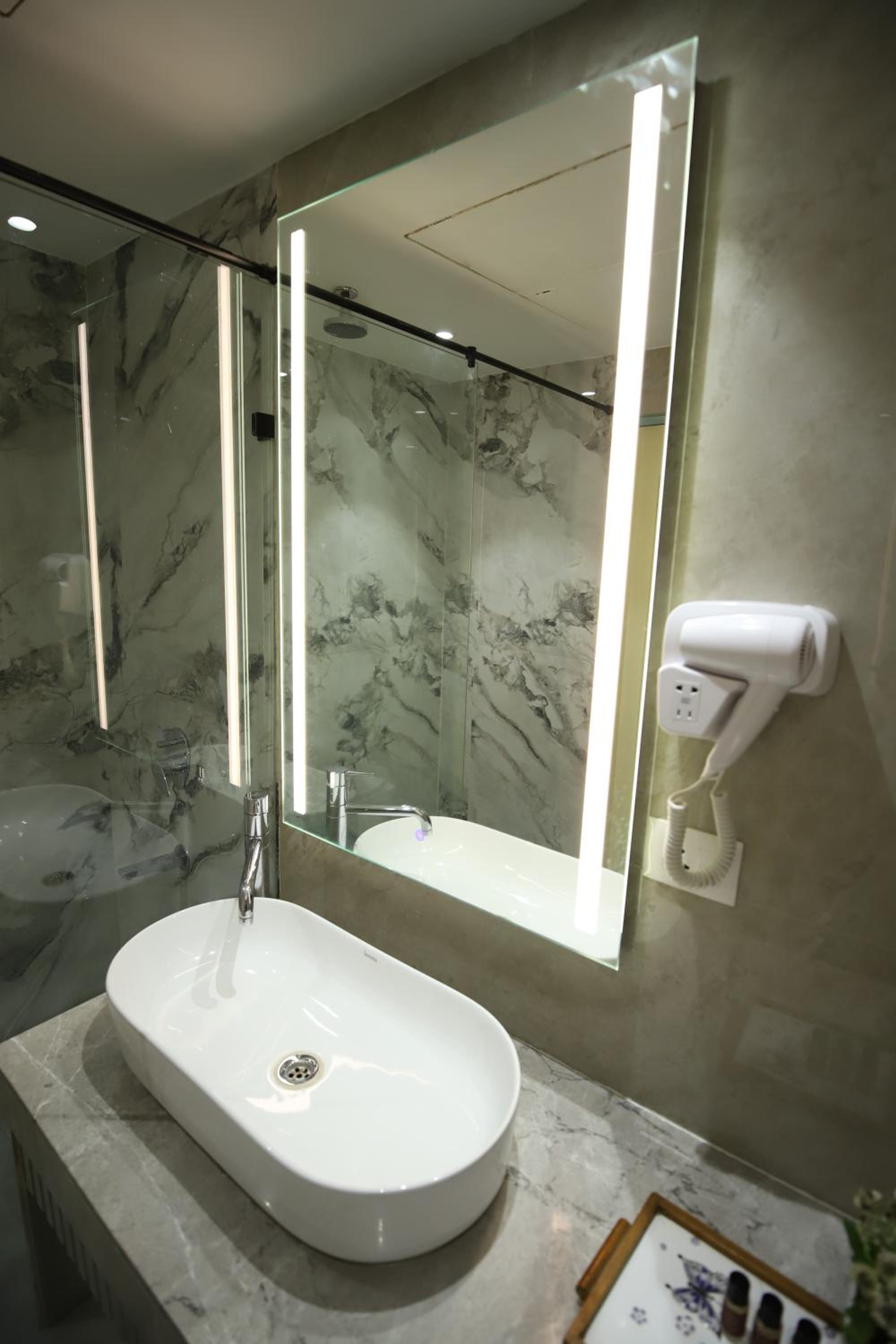Premium Double or Twin Room - Photo 23