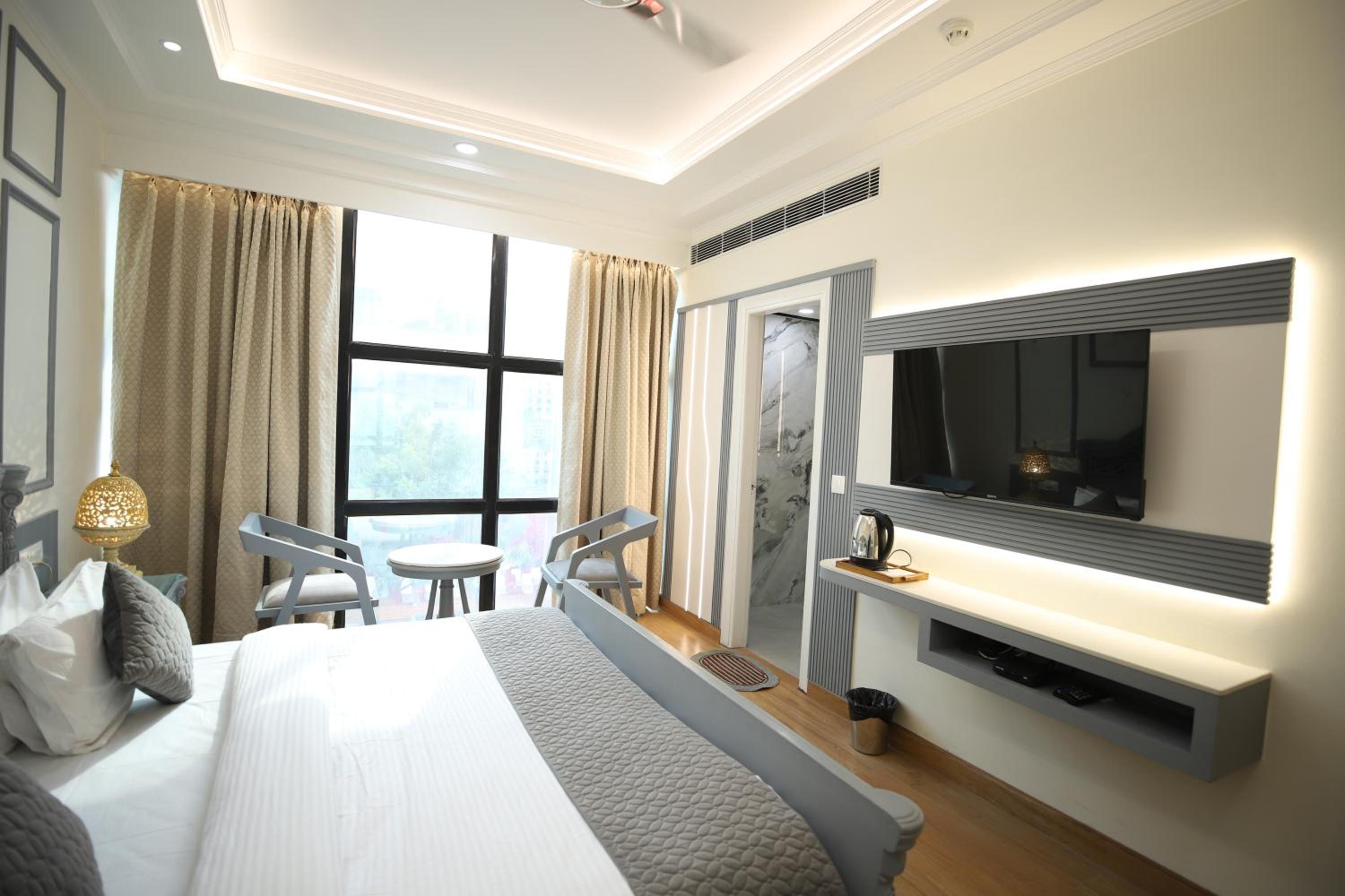 Premium Double or Twin Room - Photo 26