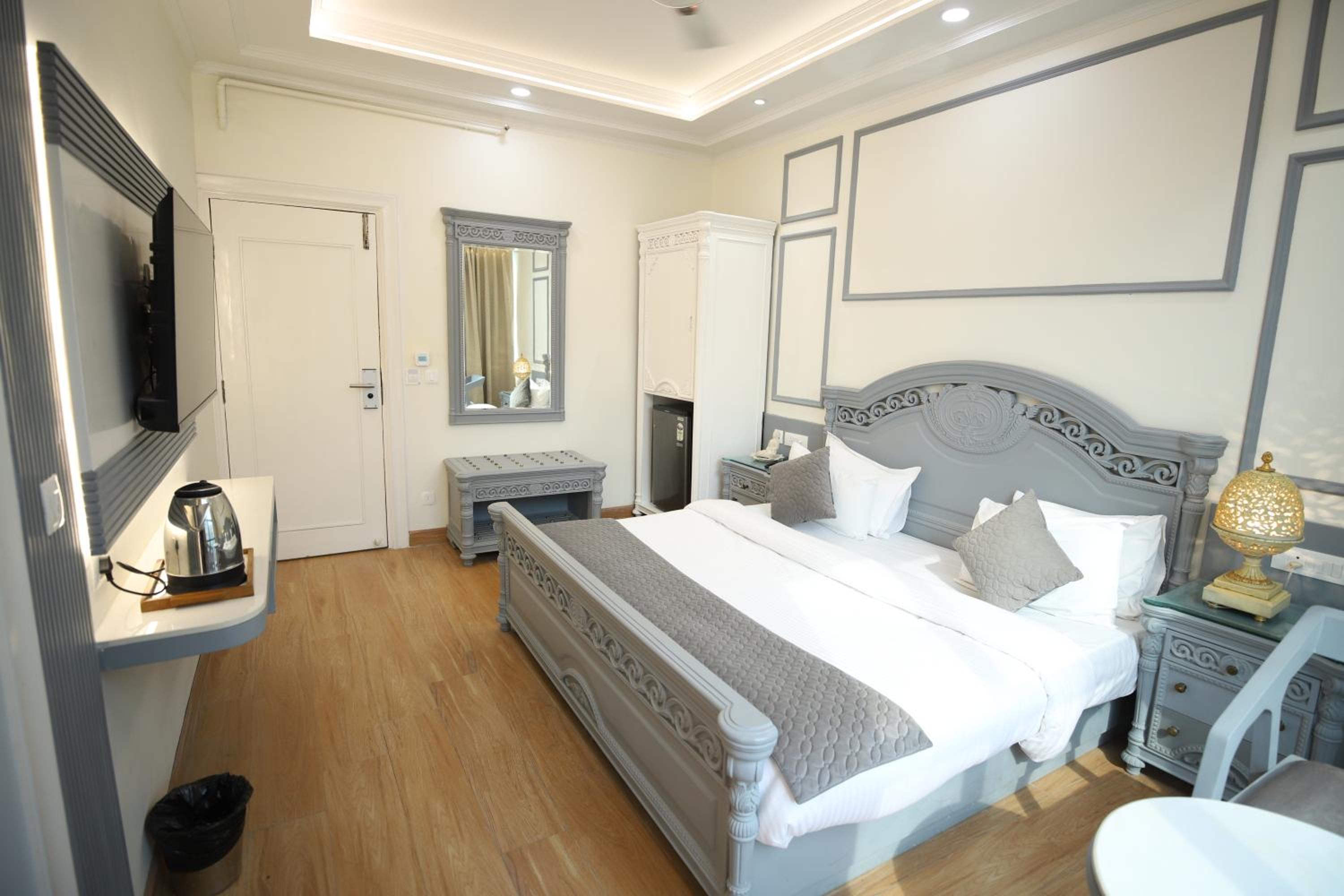 Premium Double or Twin Room - Photo 19
