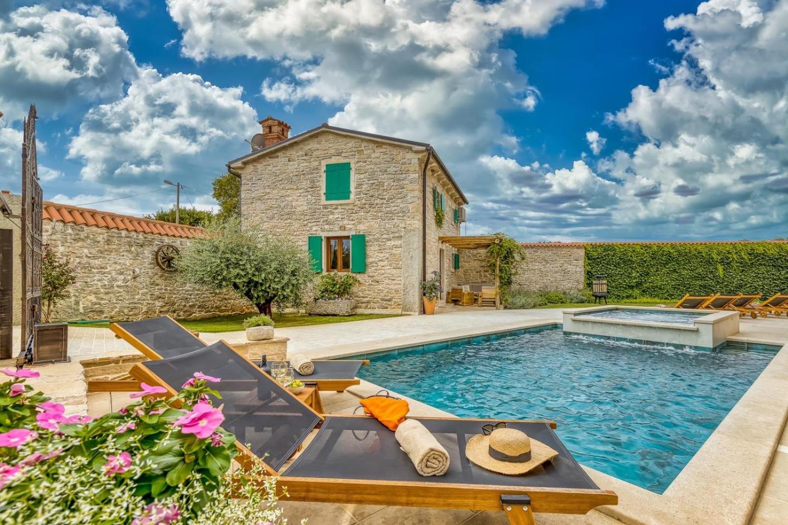 Villa with Private Pool photo 3