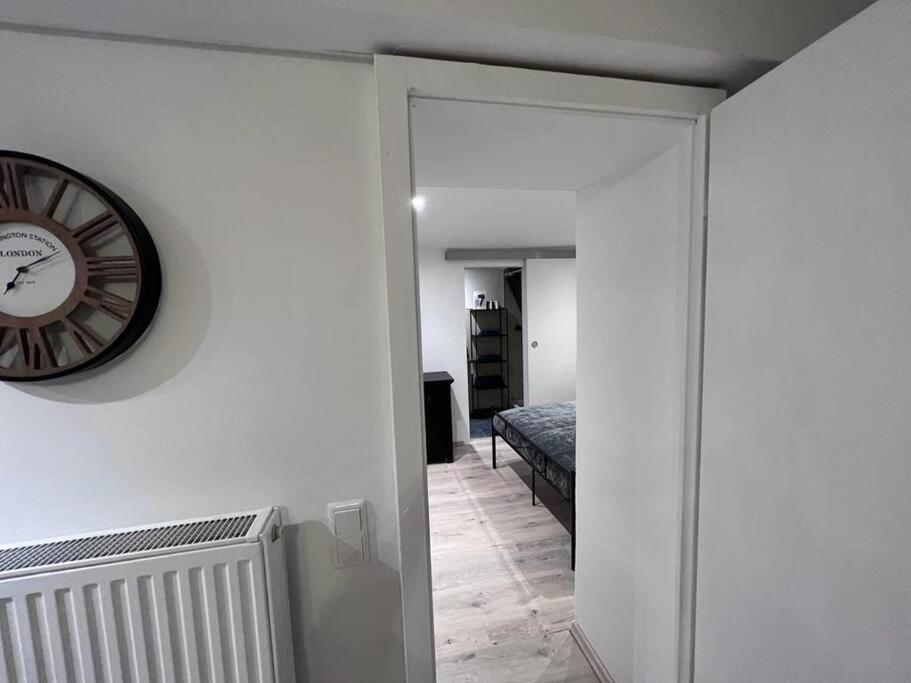One-Bedroom Apartment photo 3