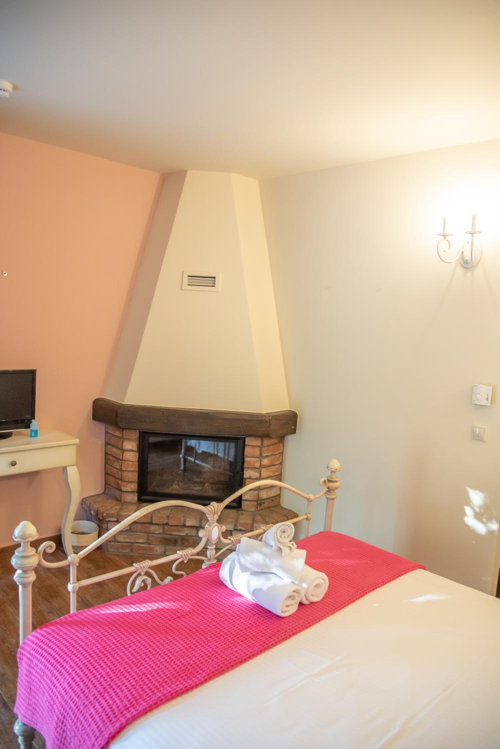 Deluxe King Suite photo 2
