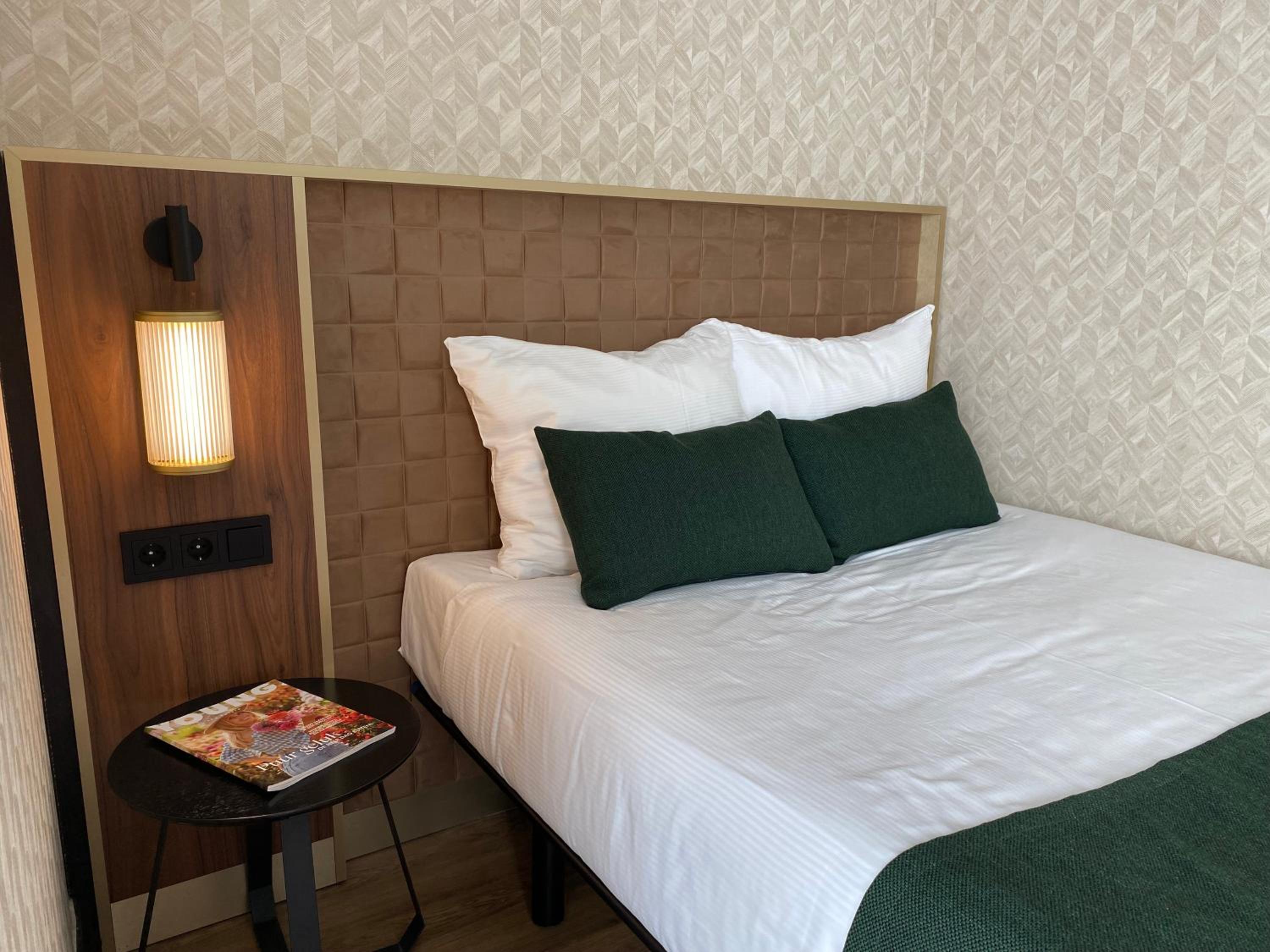 Tiny Room - Photo 4