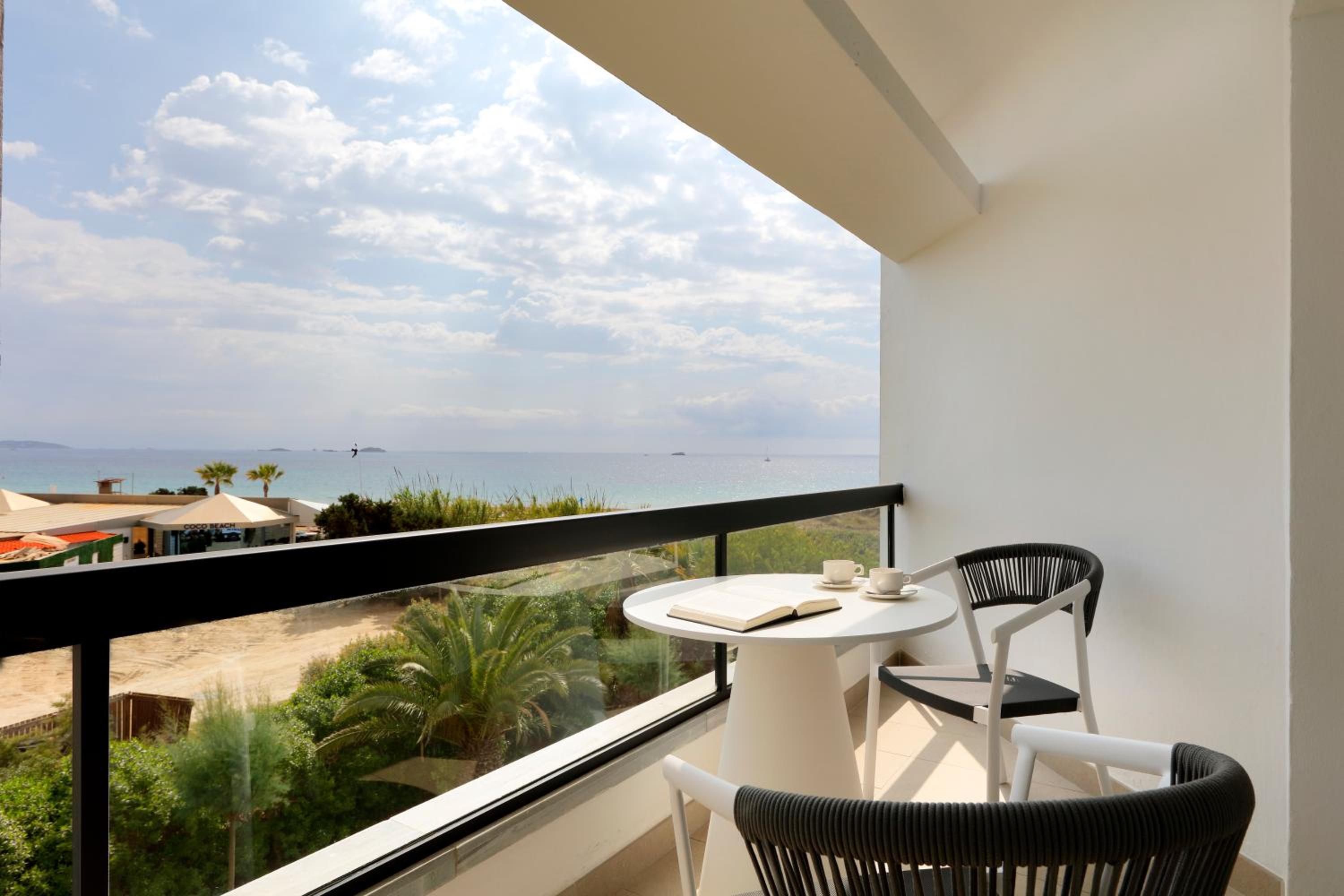 Deluxe Sea View thumbnail 5