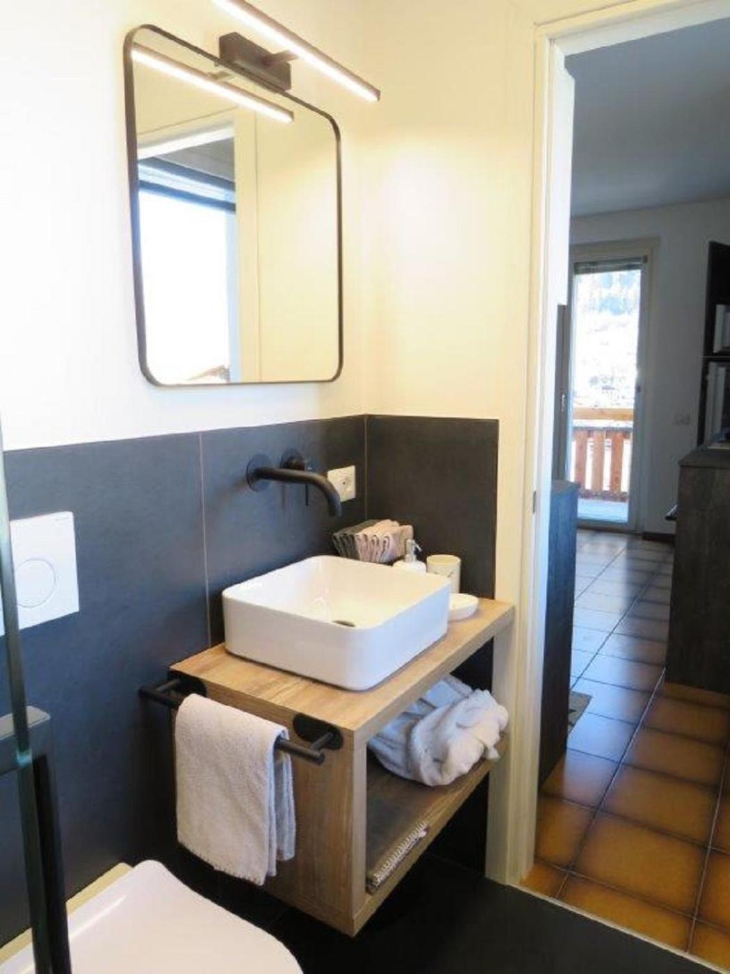Two-Bedroom Deluxe Apartment with Garden View photo 2