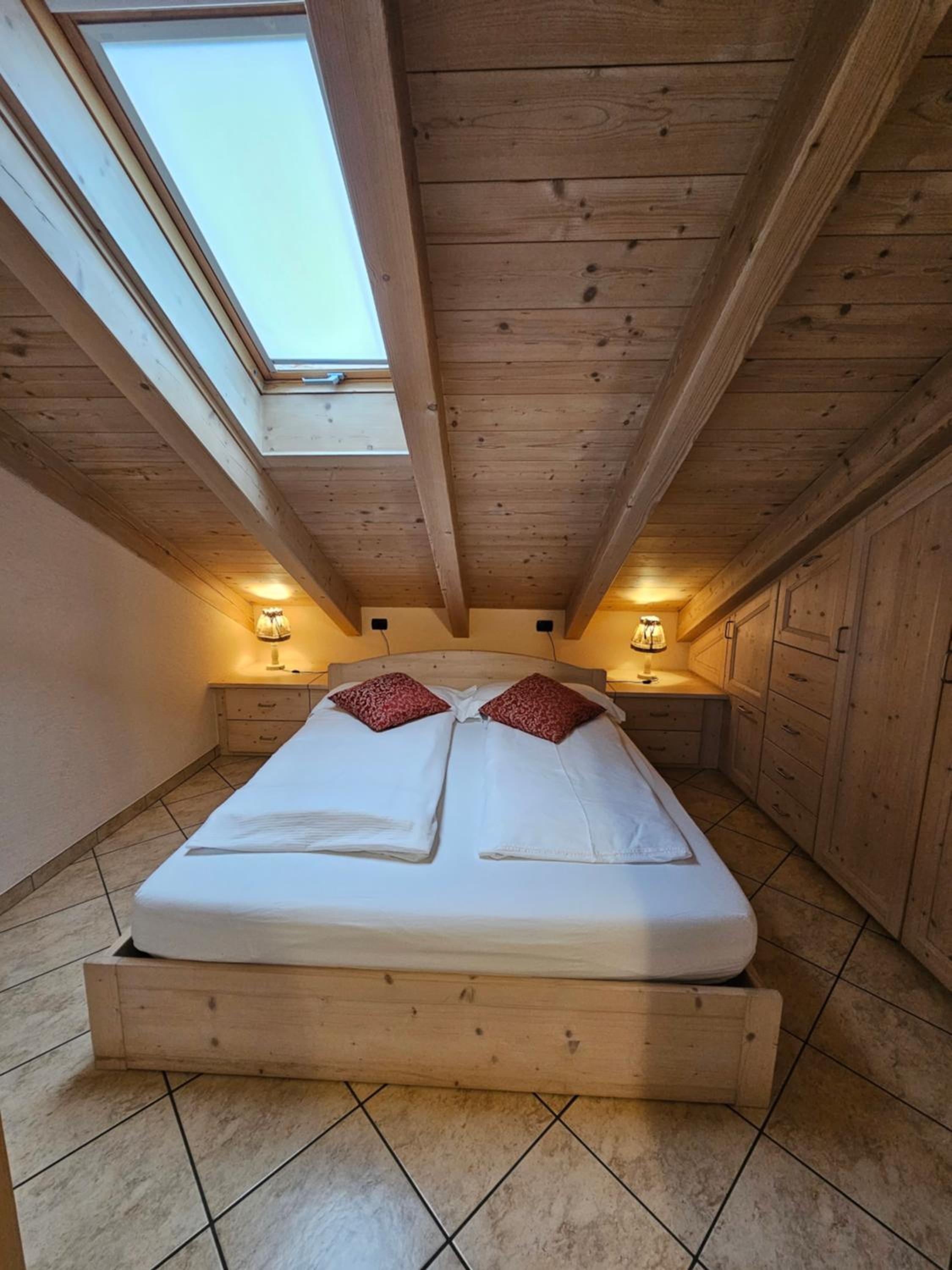 Two-Bedroom Apartment with Balcony photo 3
