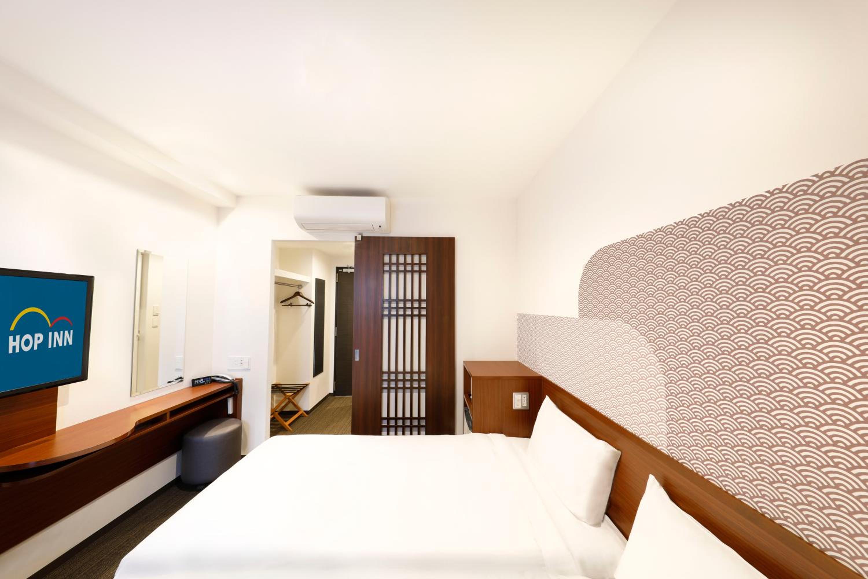 Twin Room - Photo 5