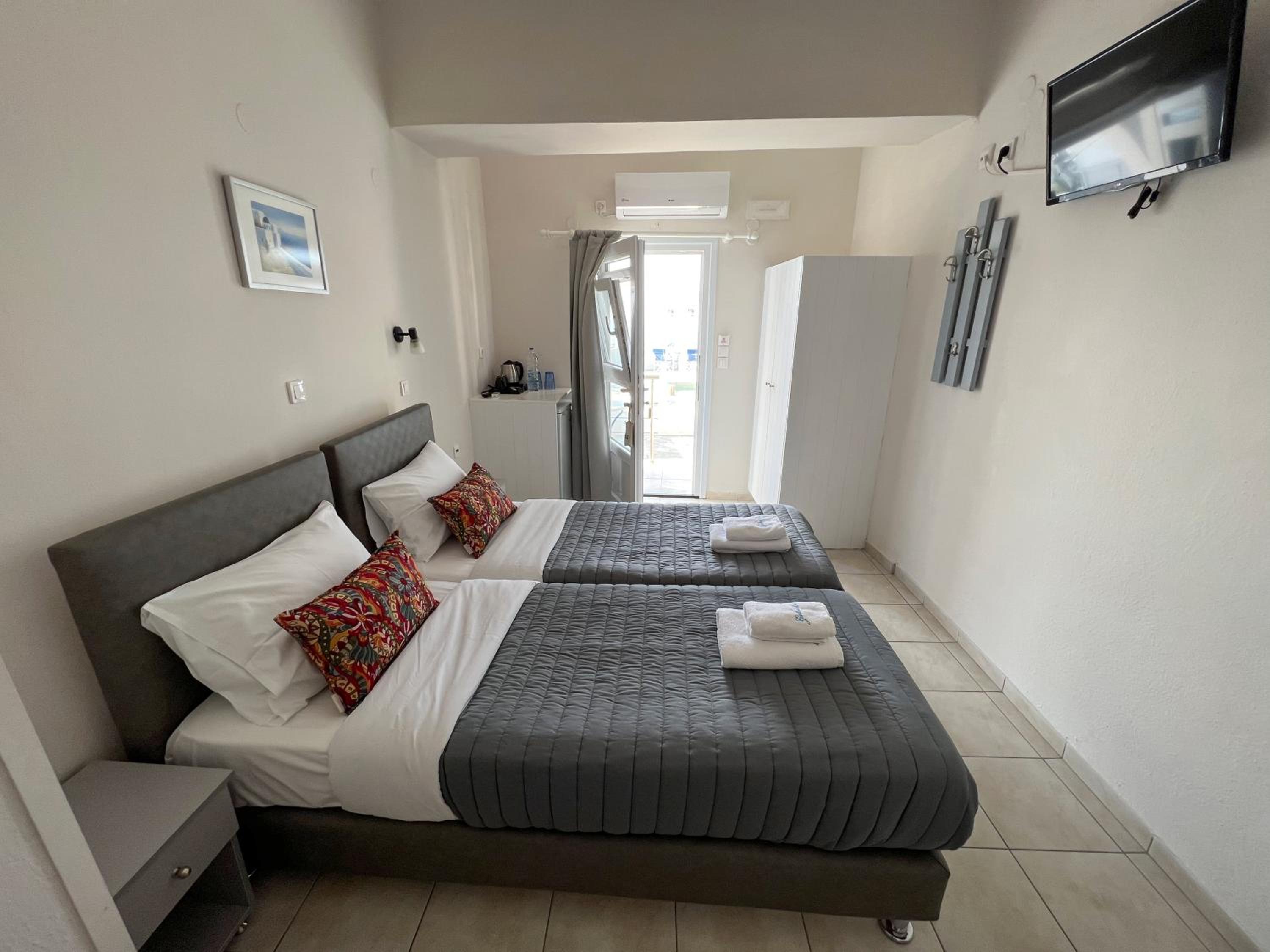 Twin Room - Photo 11