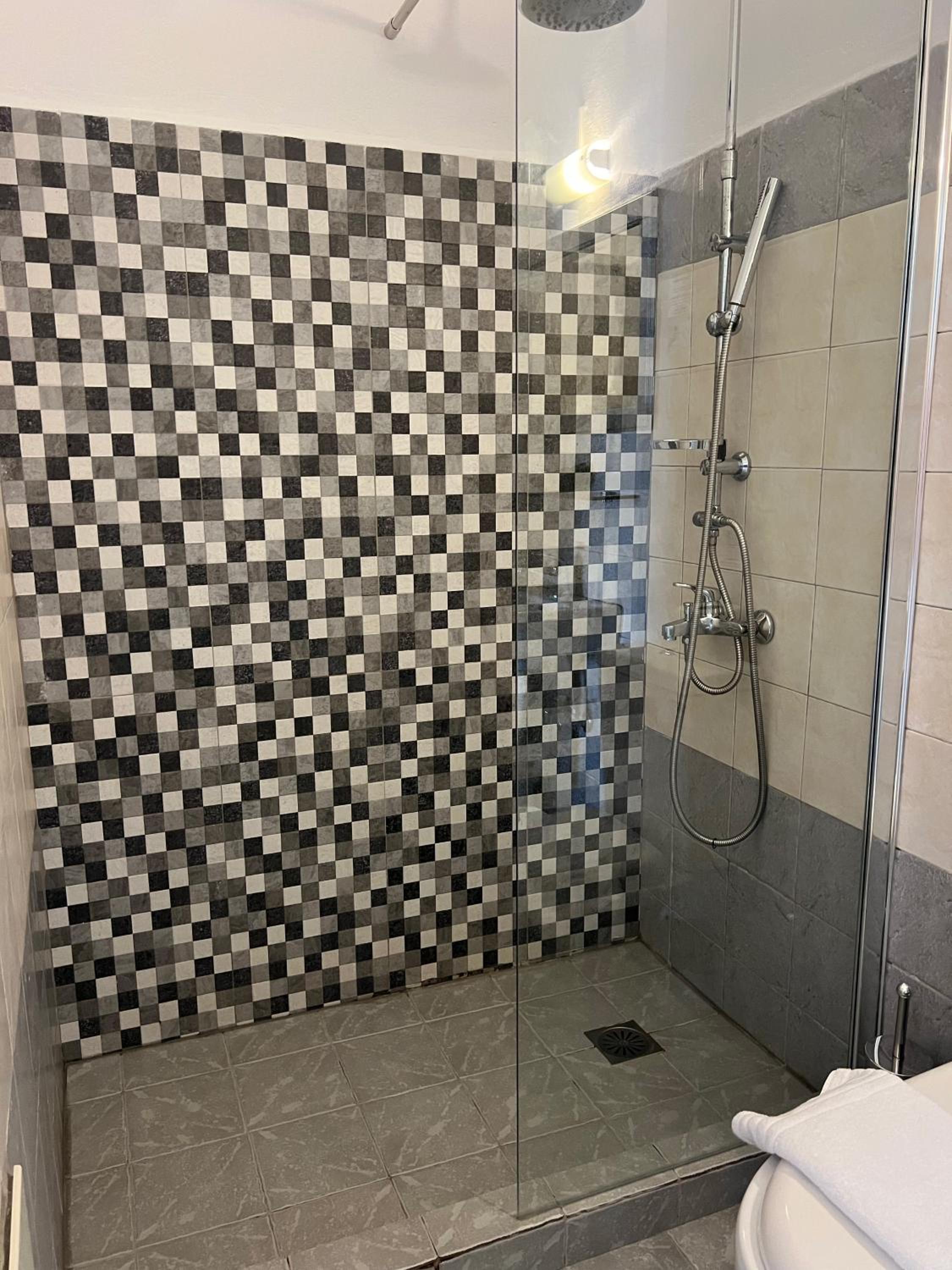 Double Room - Photo 6