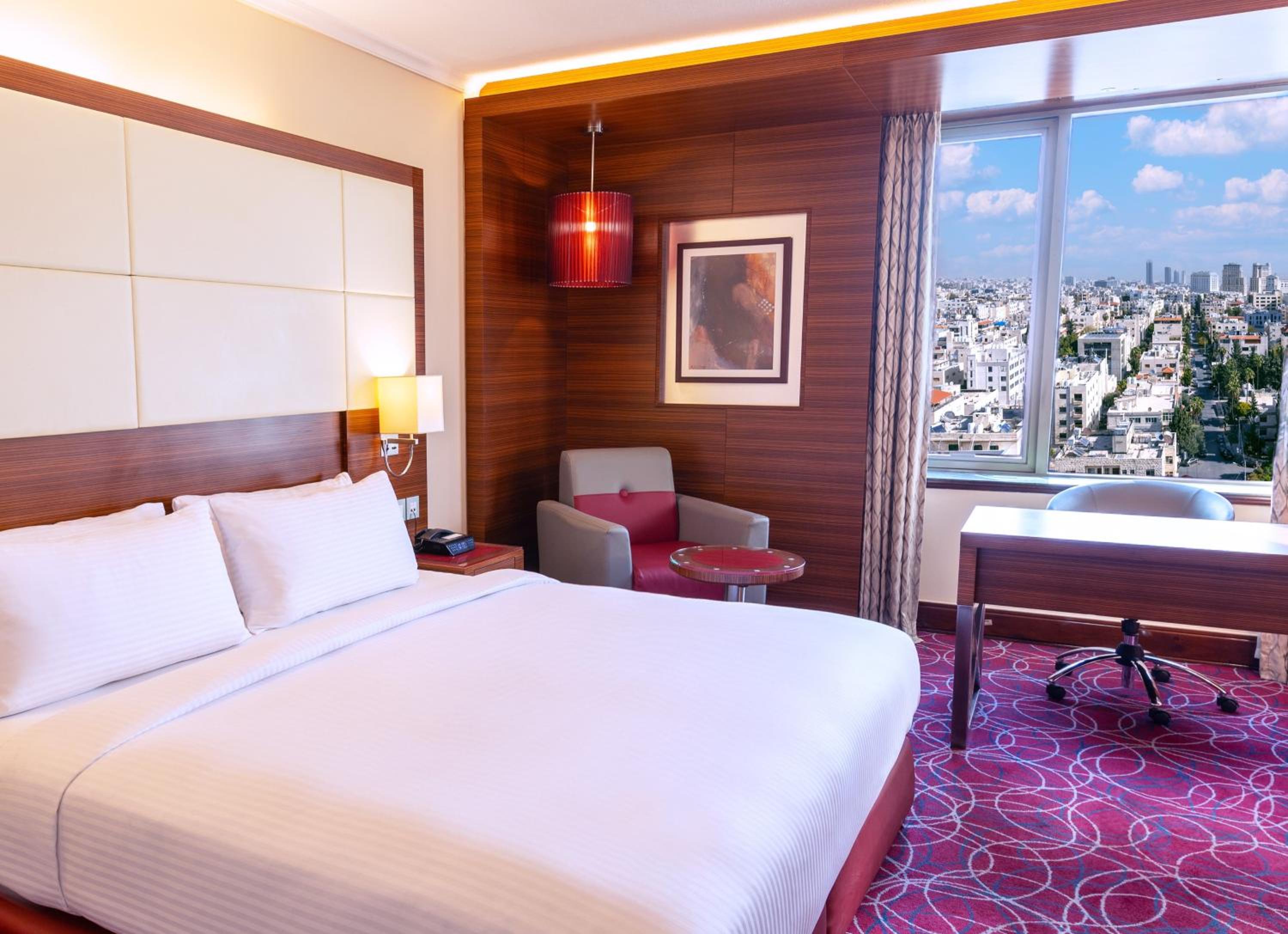 King Room with View - Smoking - Photo 4