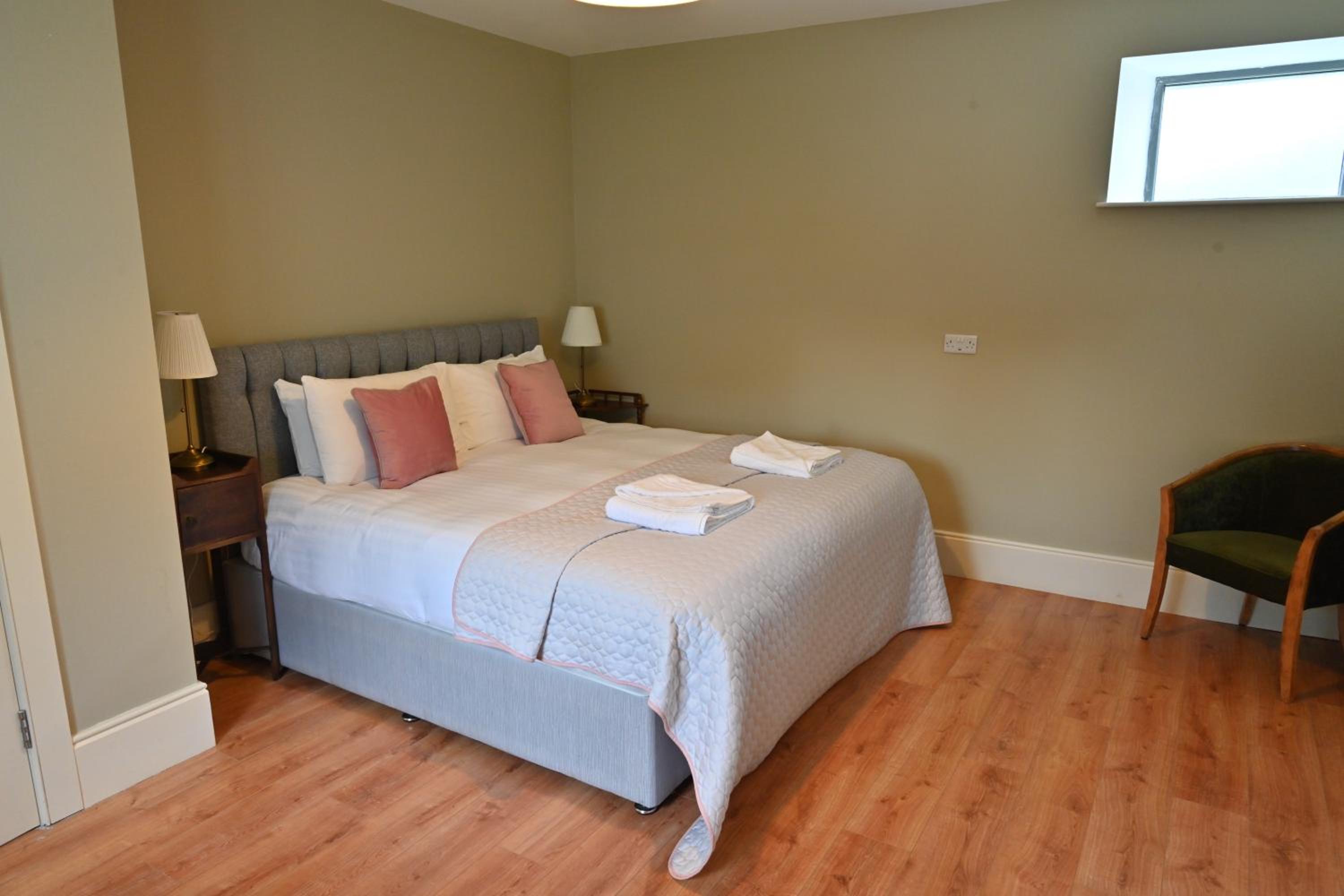 King Room with Roll-In Shower - Disability Access photo 1