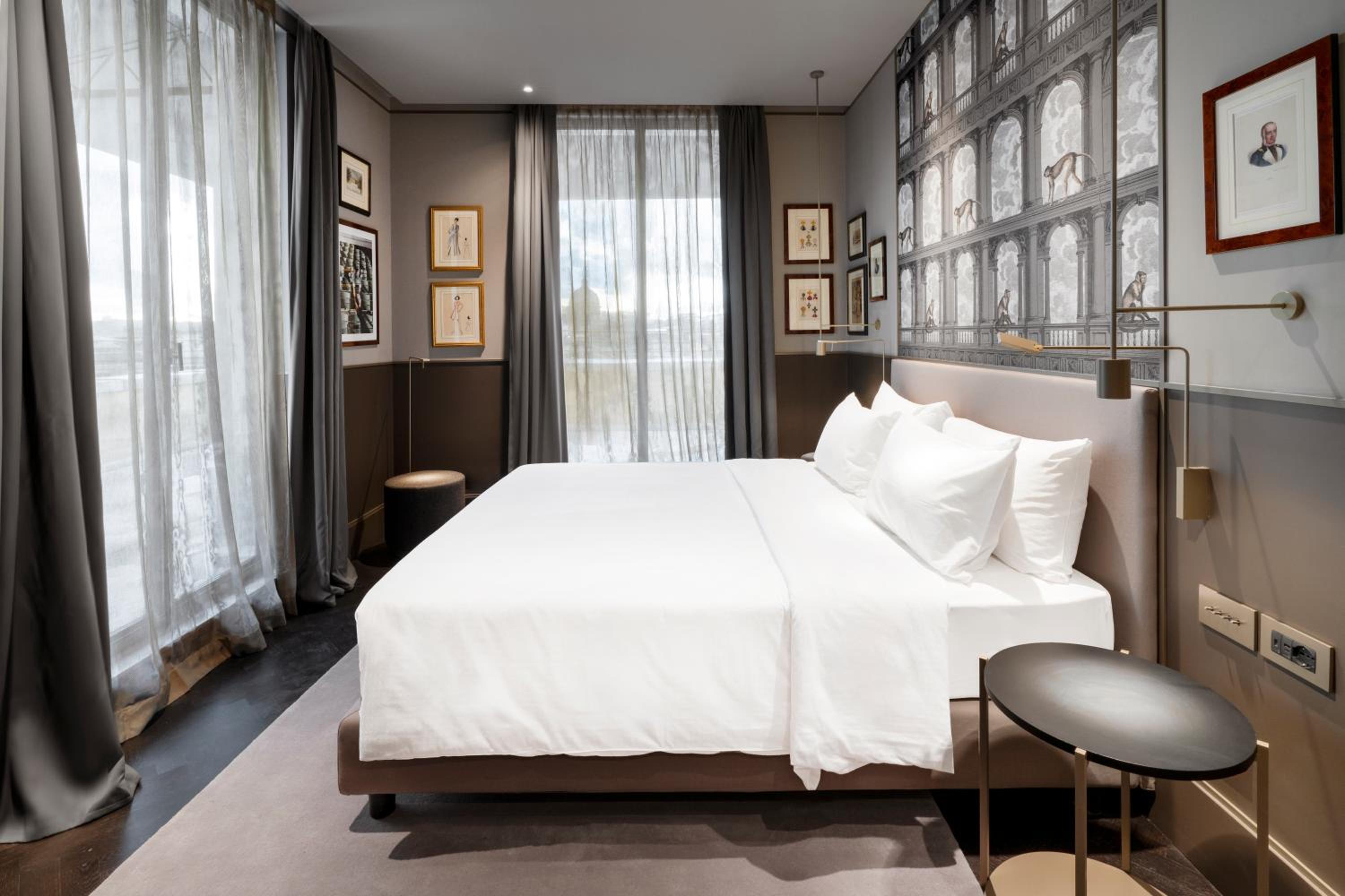 Panoramic Room with City View and Terrace
