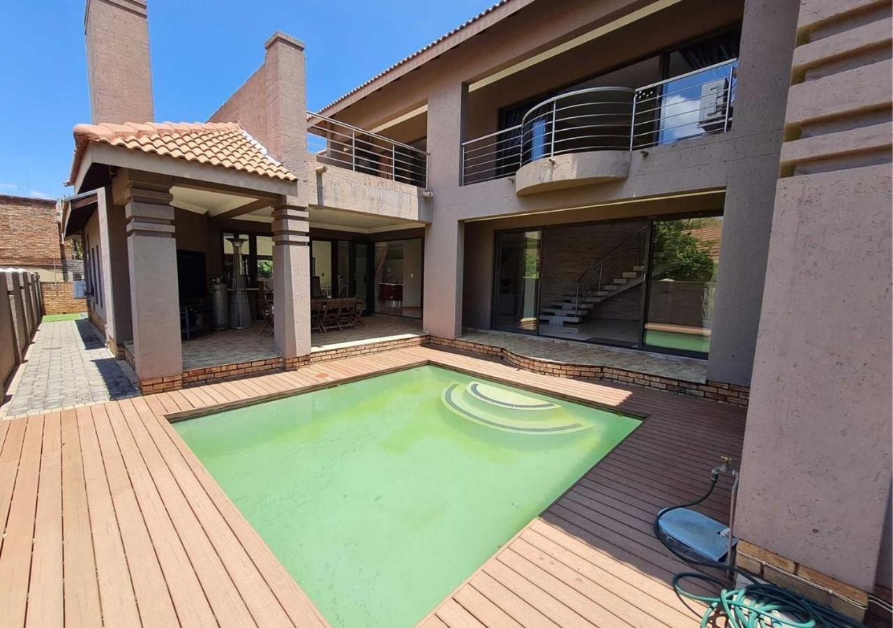 Four-Bedroom House photo 2