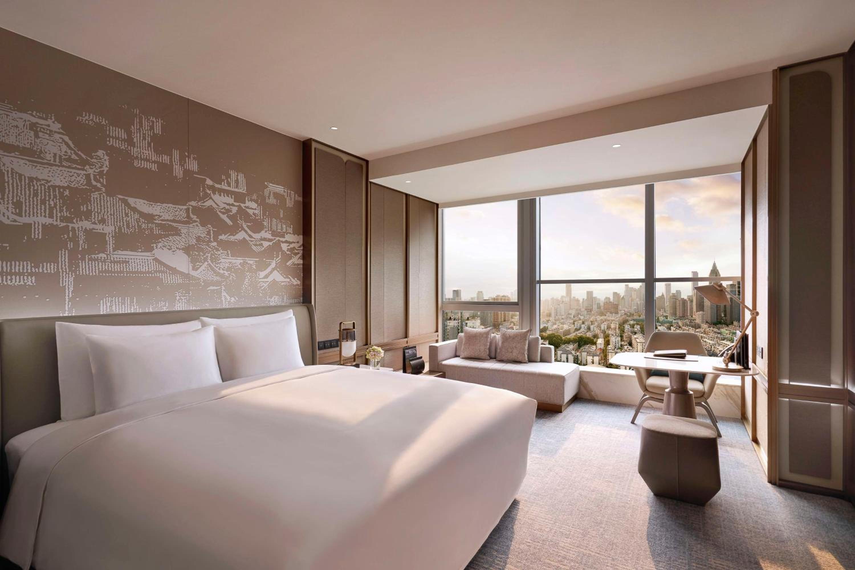 Grand Deluxe King Room