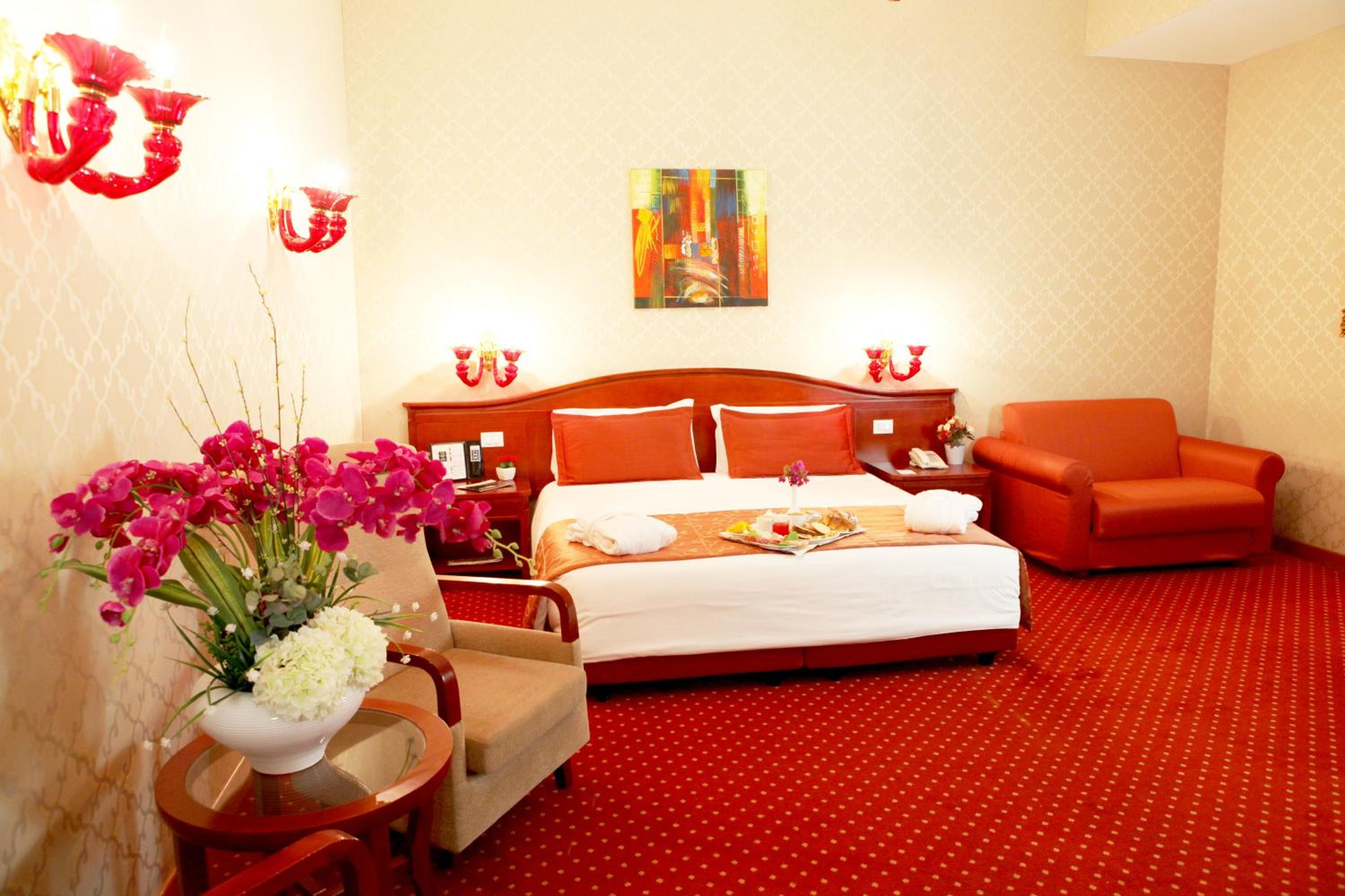 Quadruple Room thumbnail 5