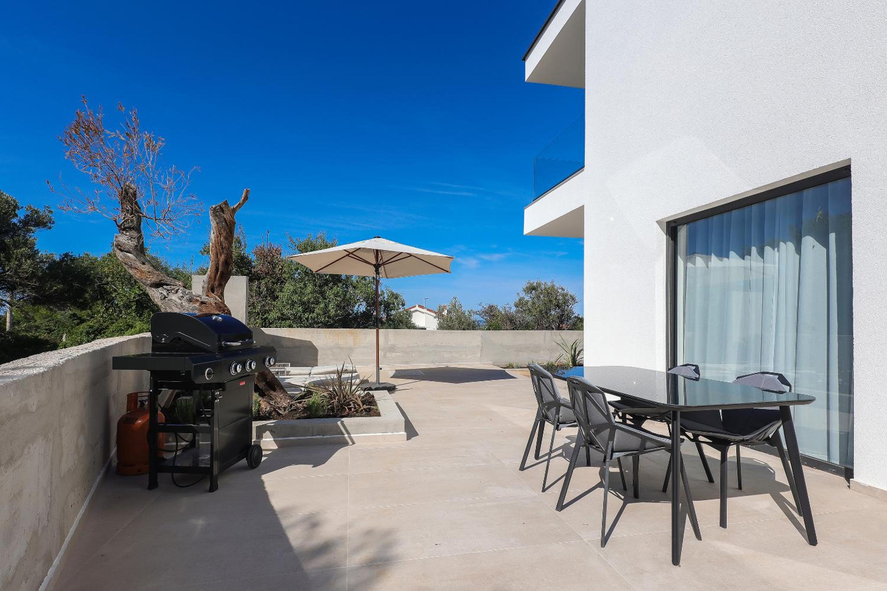 Three-Bedroom Villa photo 3