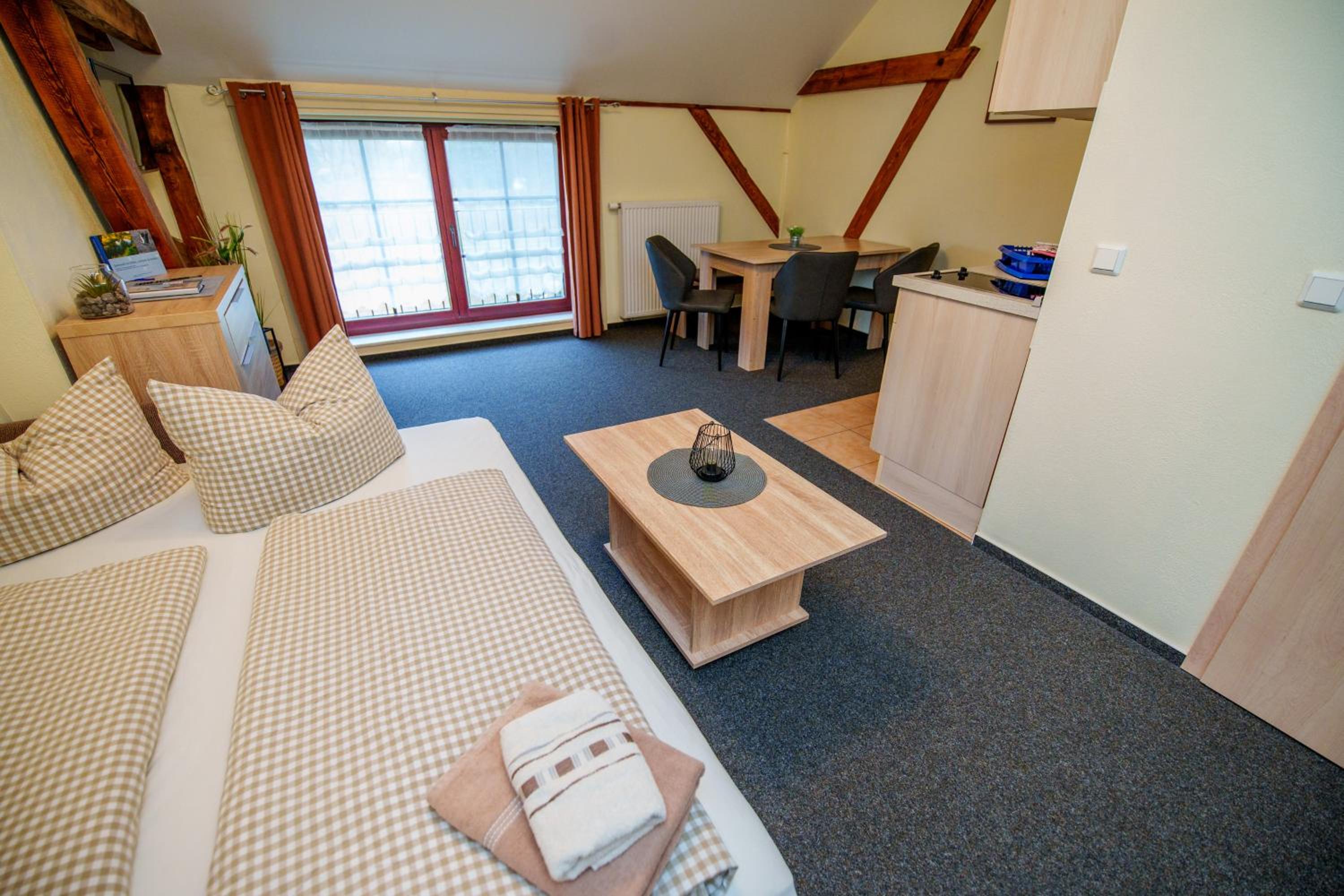 One-Bedroom Apartment with two single beds  photo 3
