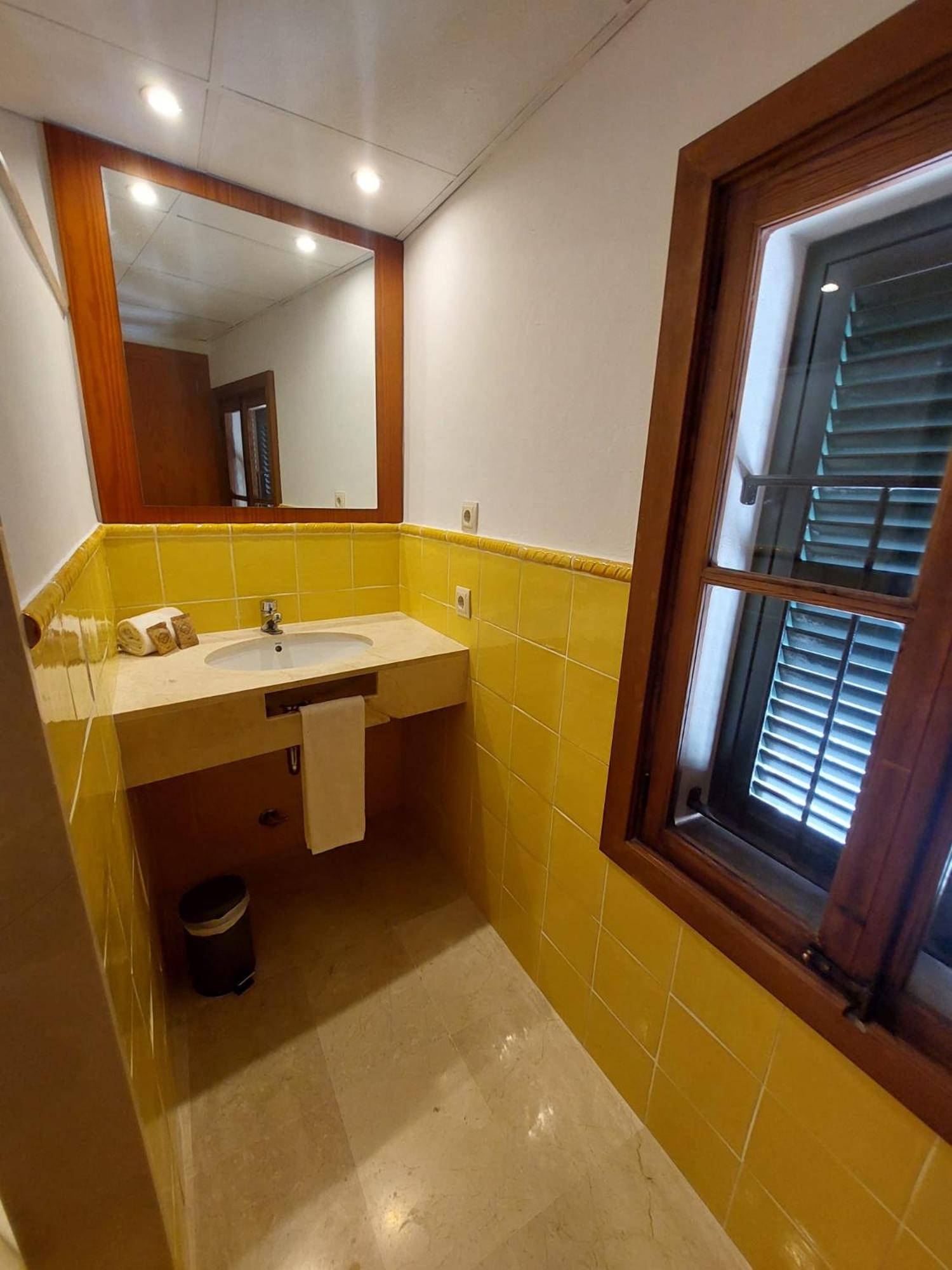 Double or Twin Room - Photo 58