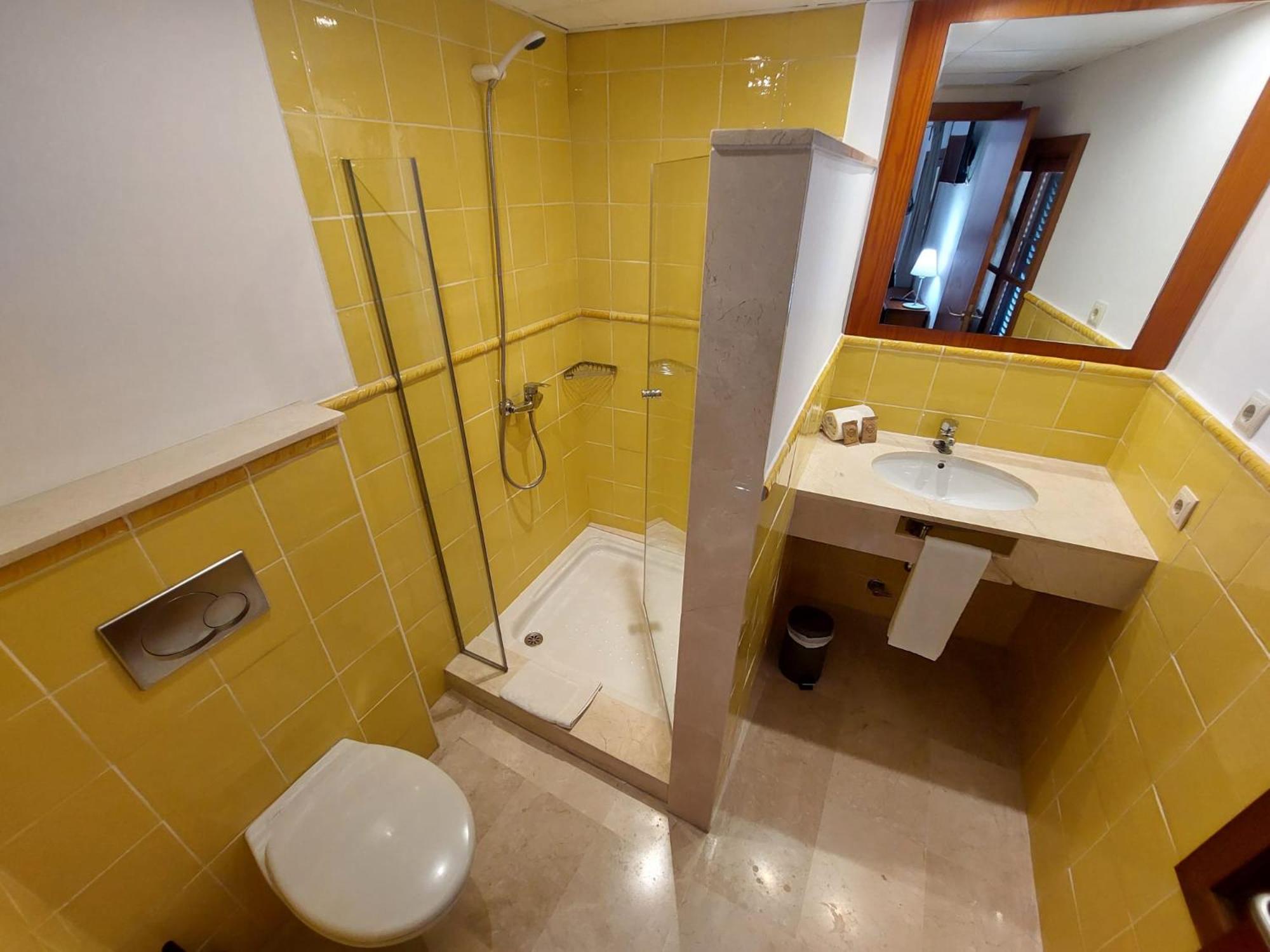 Double or Twin Room - Photo 59