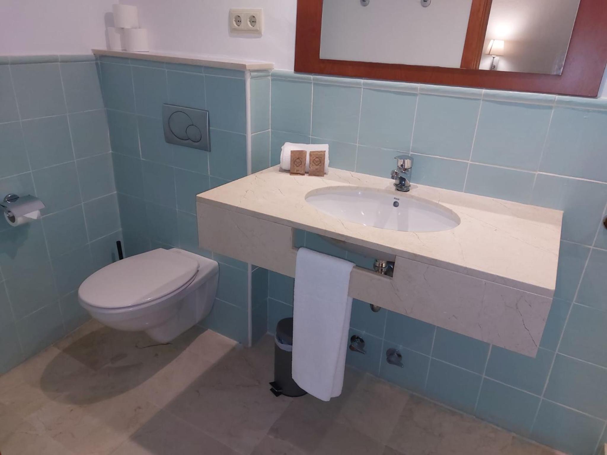 Double or Twin Room - Photo 61