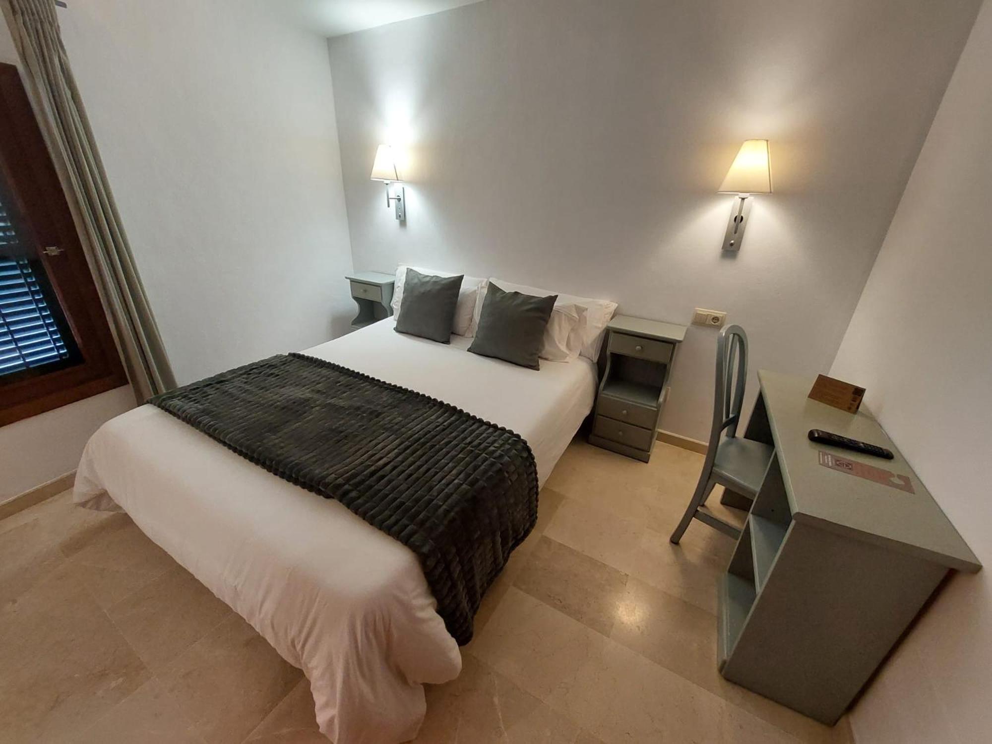 Double or Twin Room - Photo 39