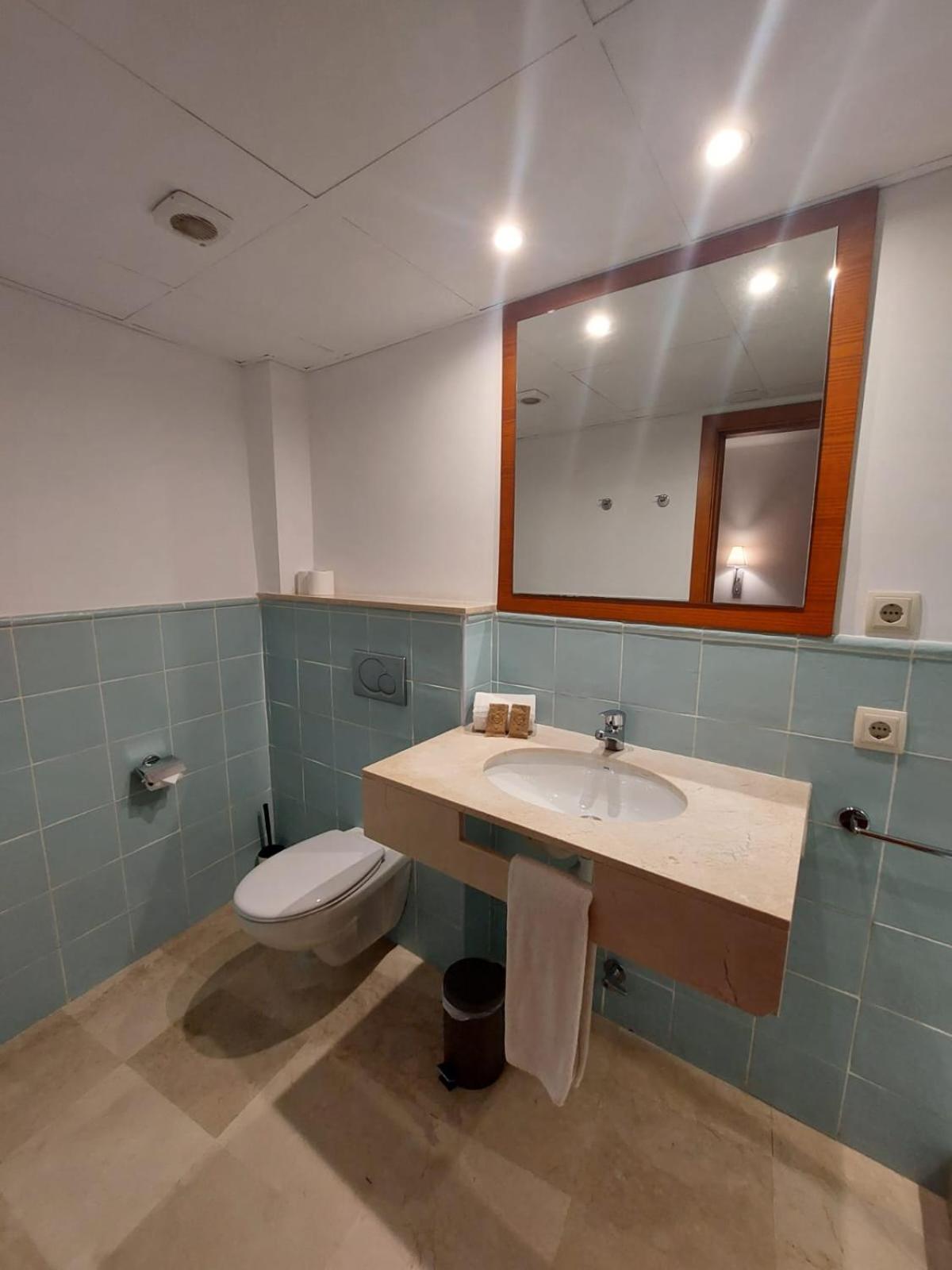 Double or Twin Room - Photo 68