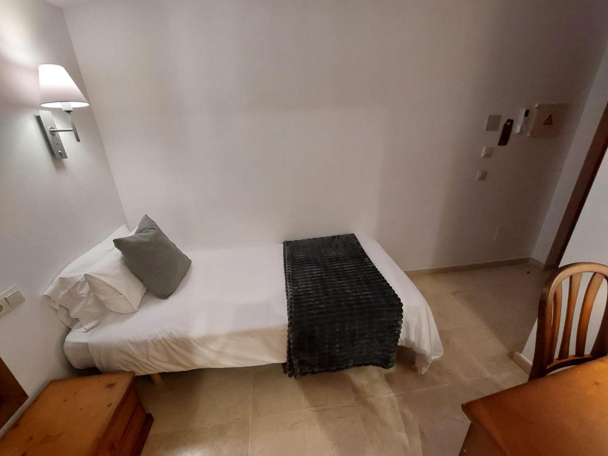 Standard Single Room with Shower photo 2