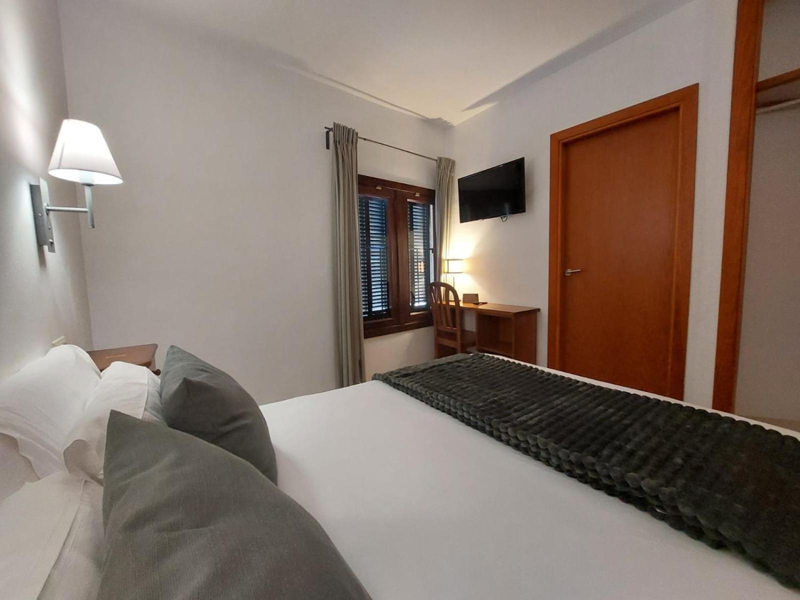 Double or Twin Room - Photo 46
