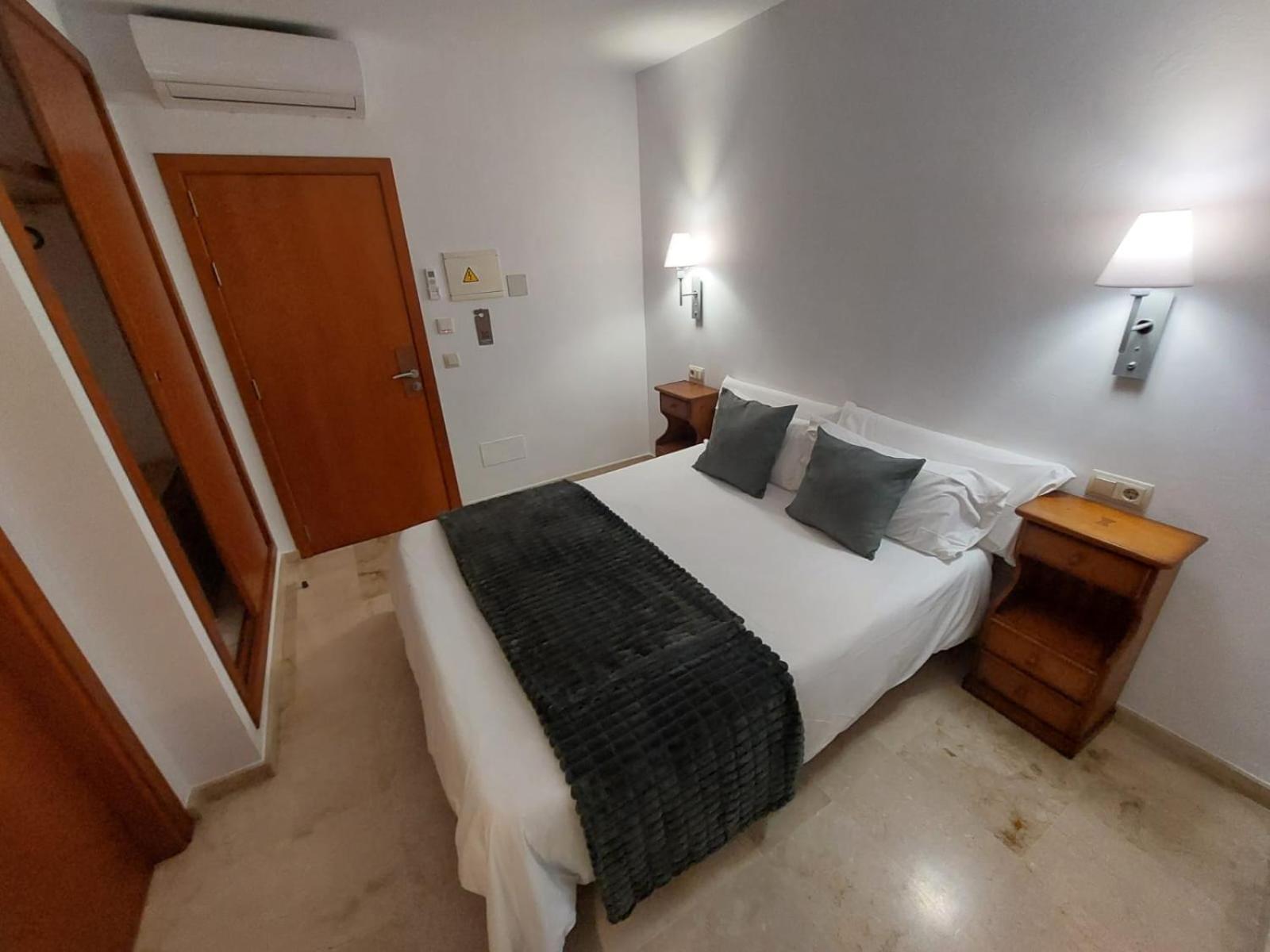 Double or Twin Room - Photo 33