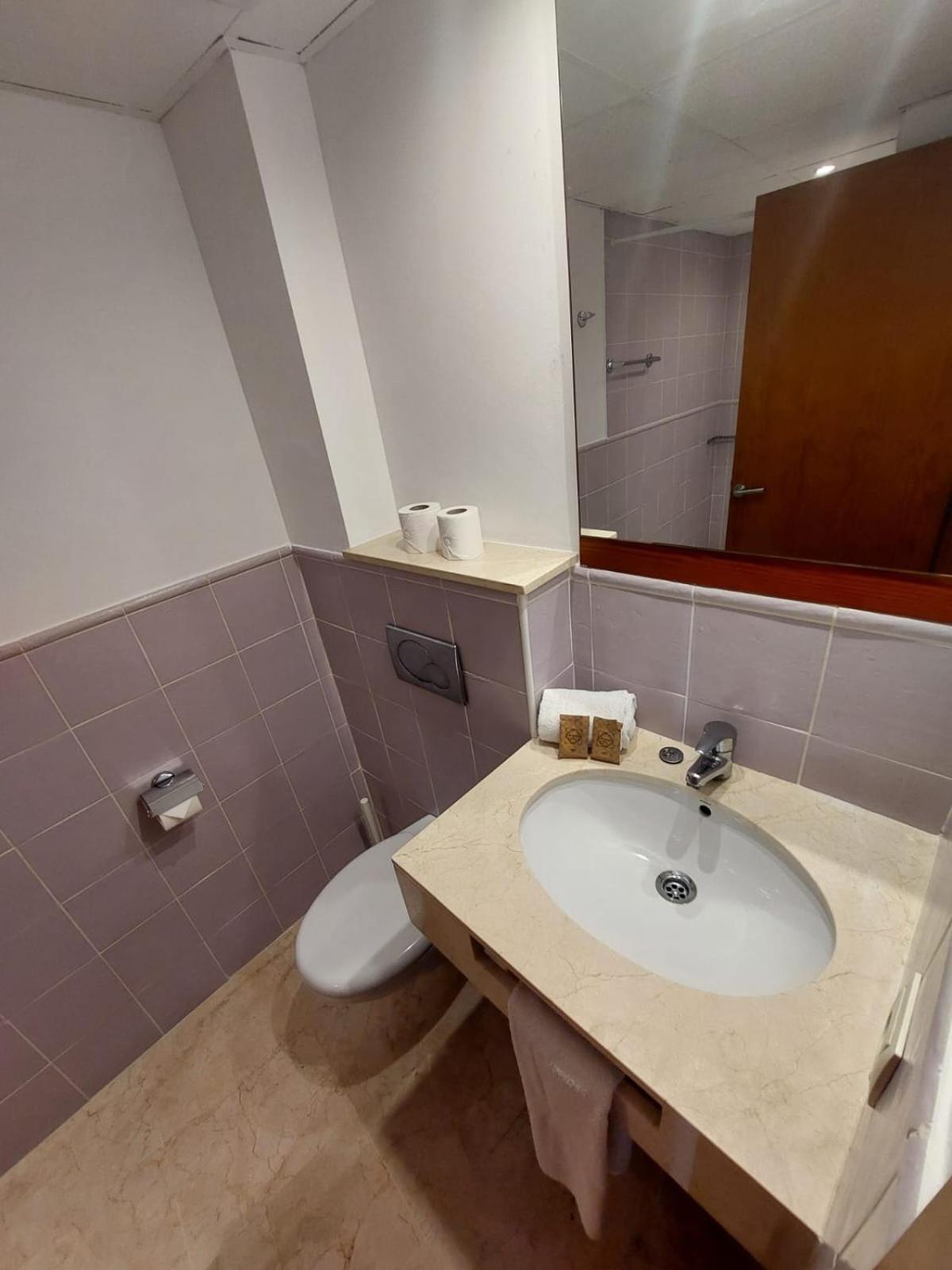 Double or Twin Room - Photo 31