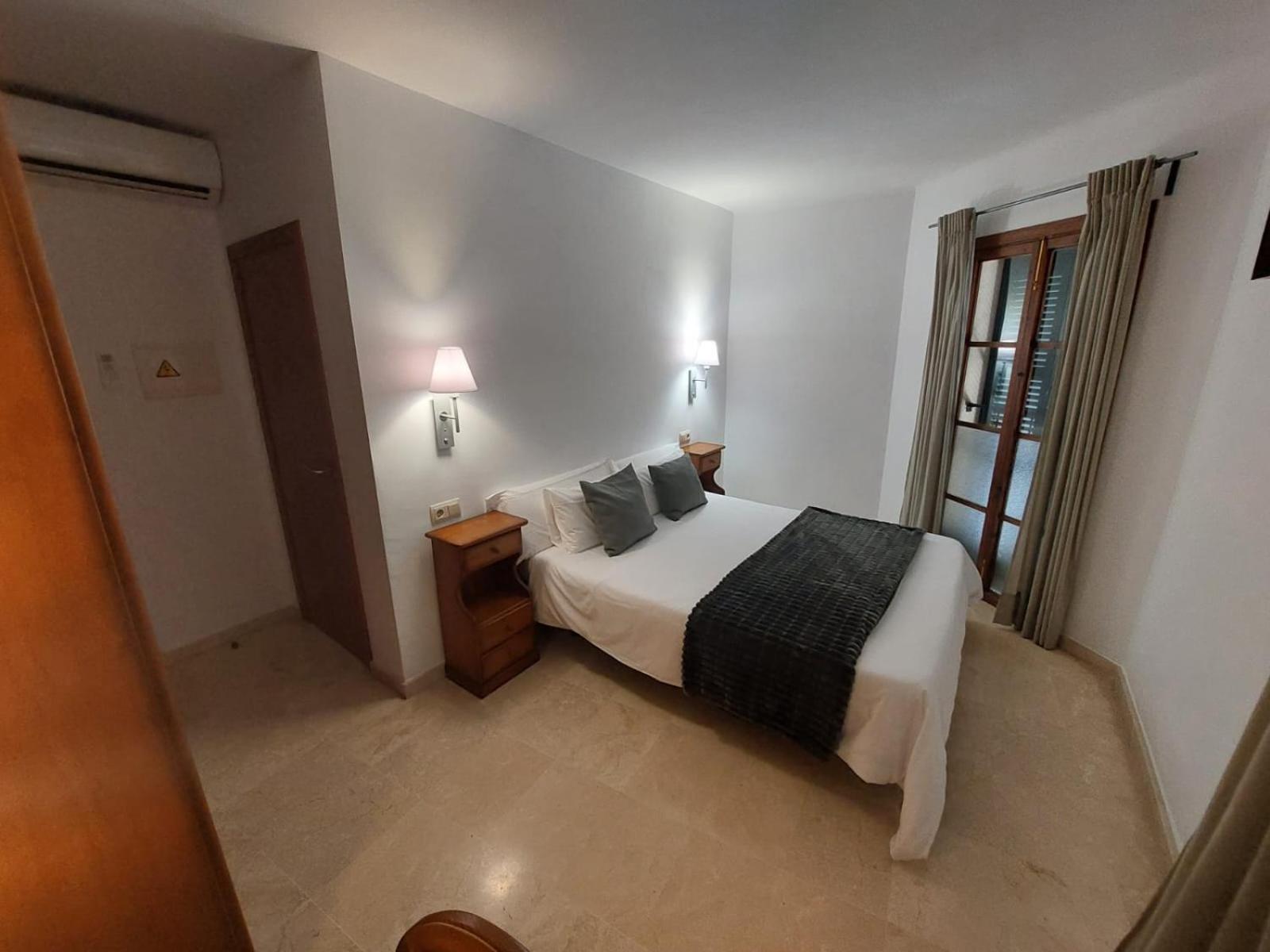 Double or Twin Room - Photo 25
