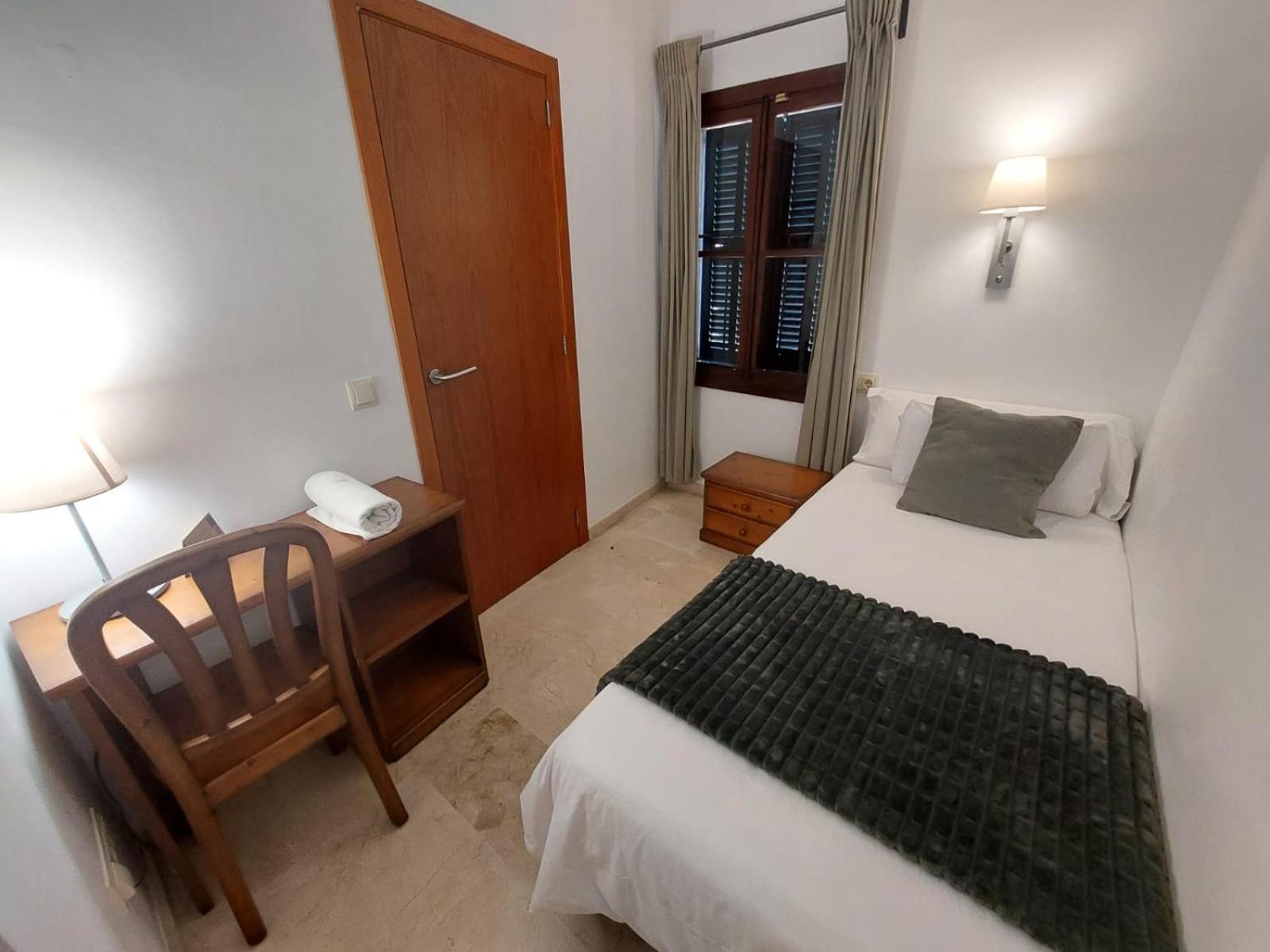 Double or Twin Room - Photo 7