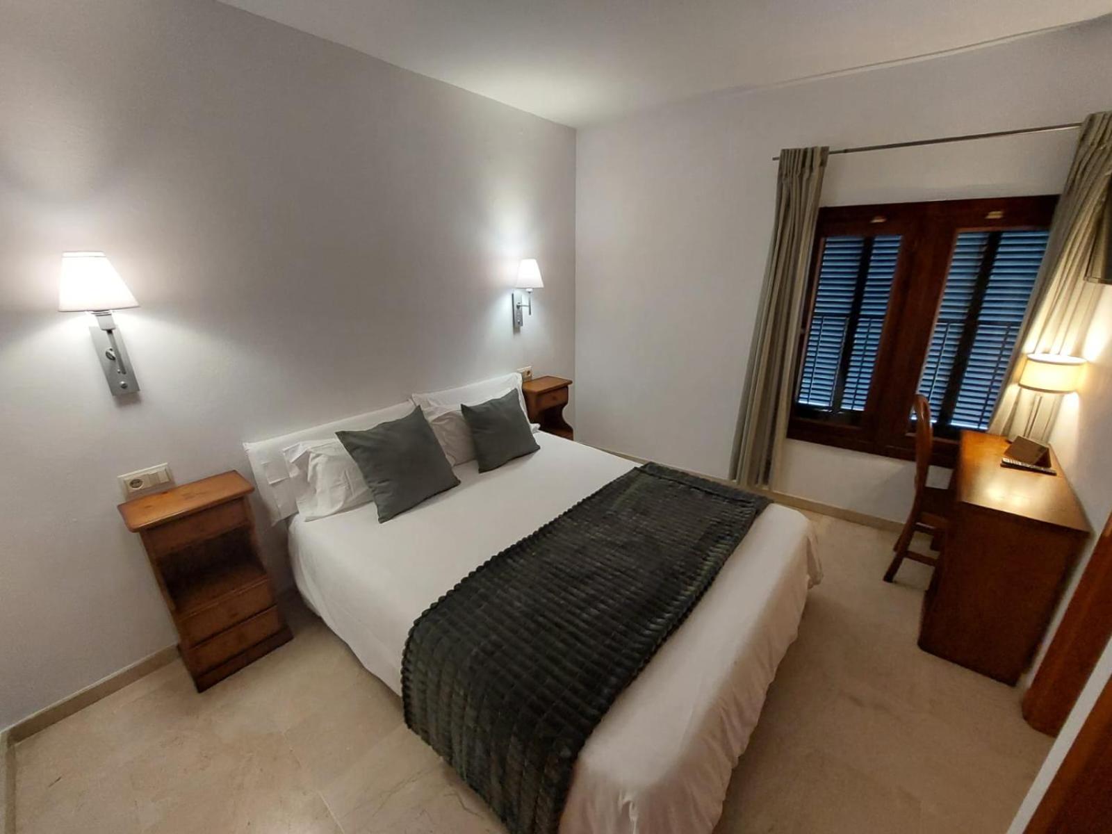 Double or Twin Room - Photo 38