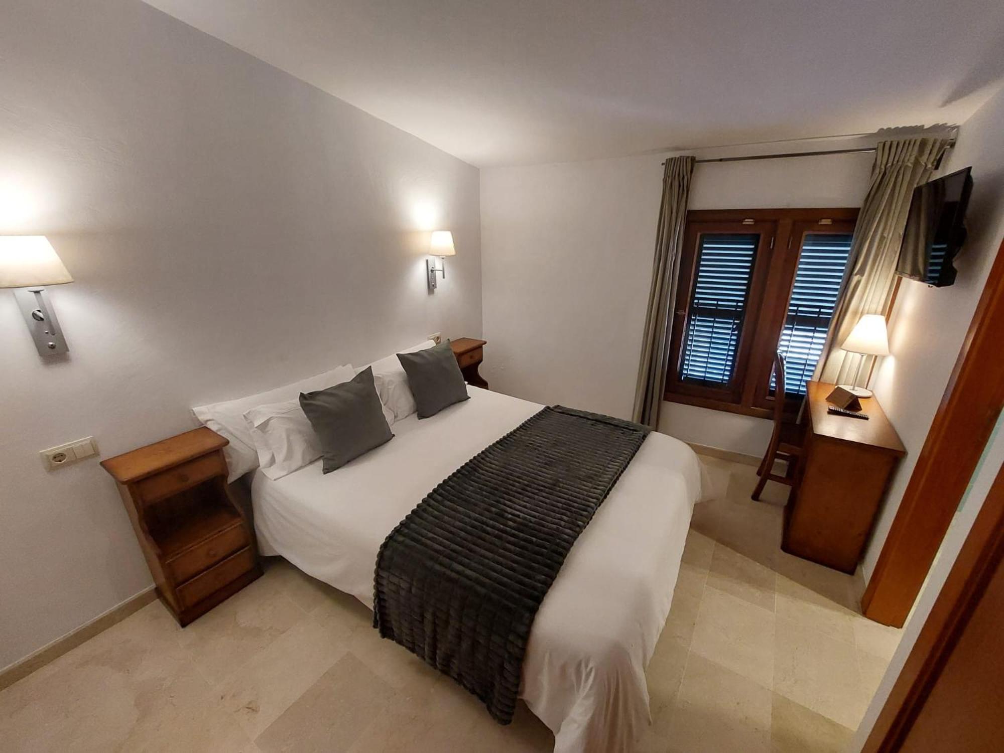 Double or Twin Room - Photo 76