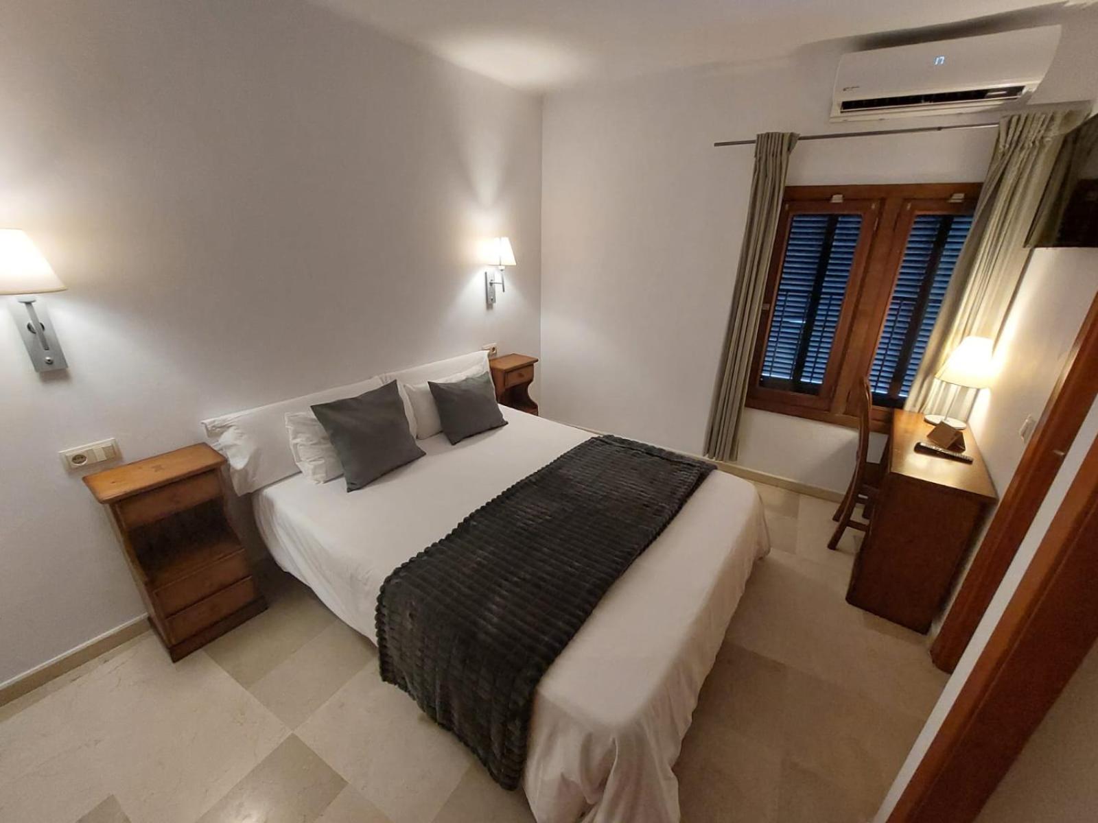 Double or Twin Room - Photo 14