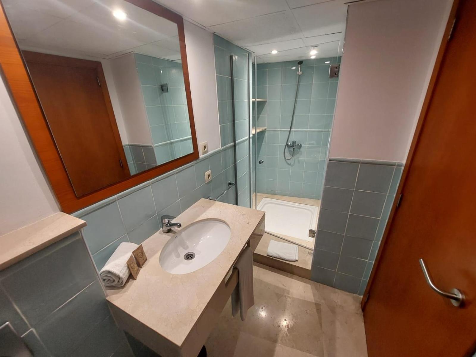 Double or Twin Room - Photo 20