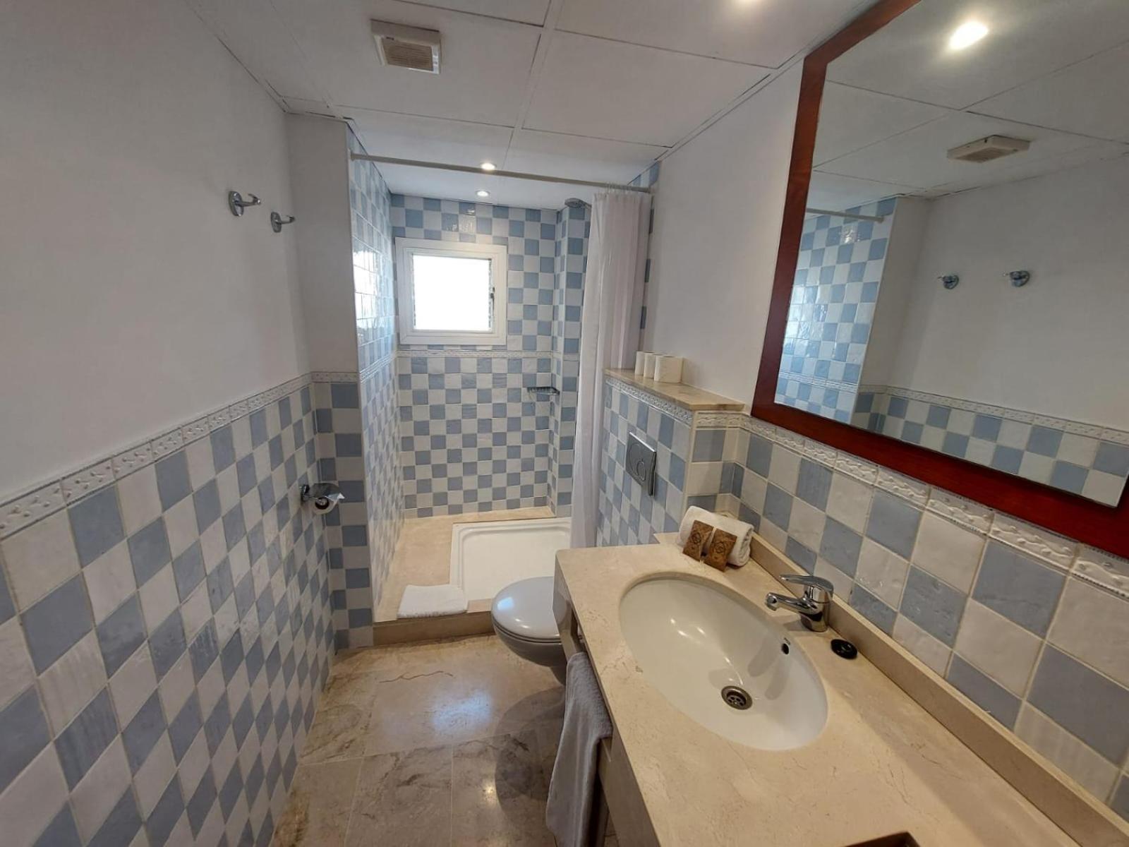 Double or Twin Room - Photo 28