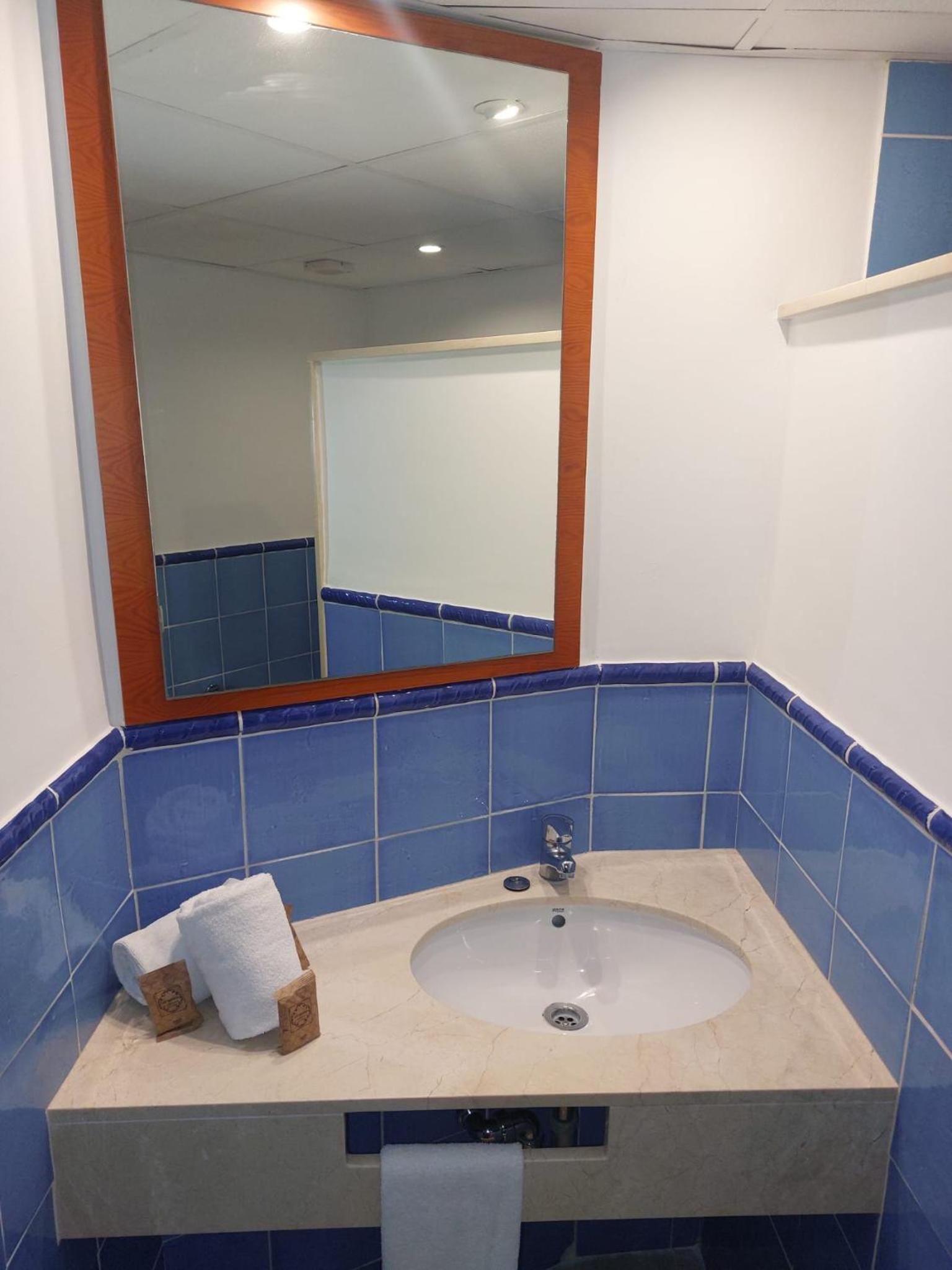 Double or Twin Room - Photo 5
