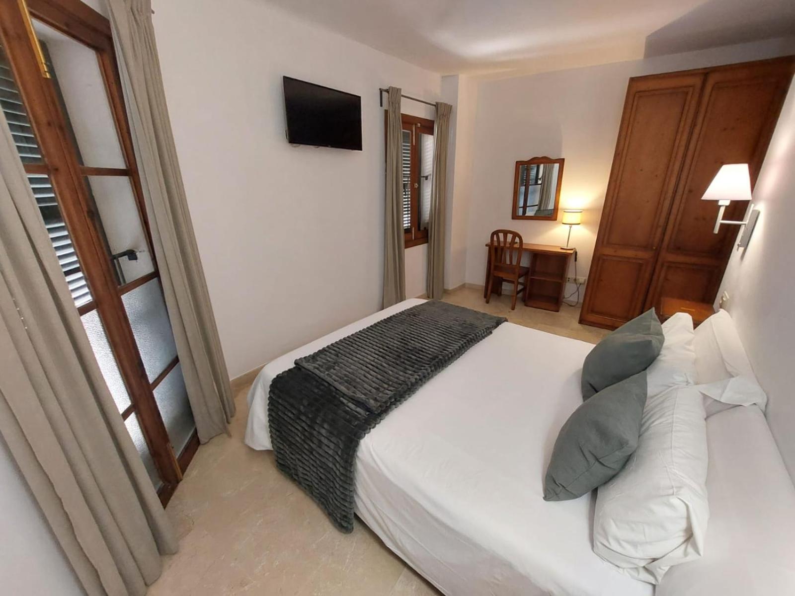 Double or Twin Room - Photo 77